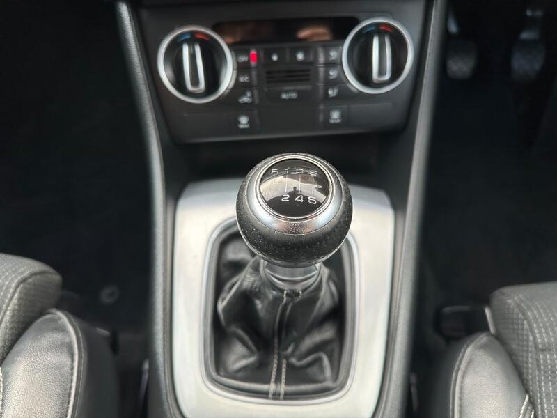 Audi Q3 view 18