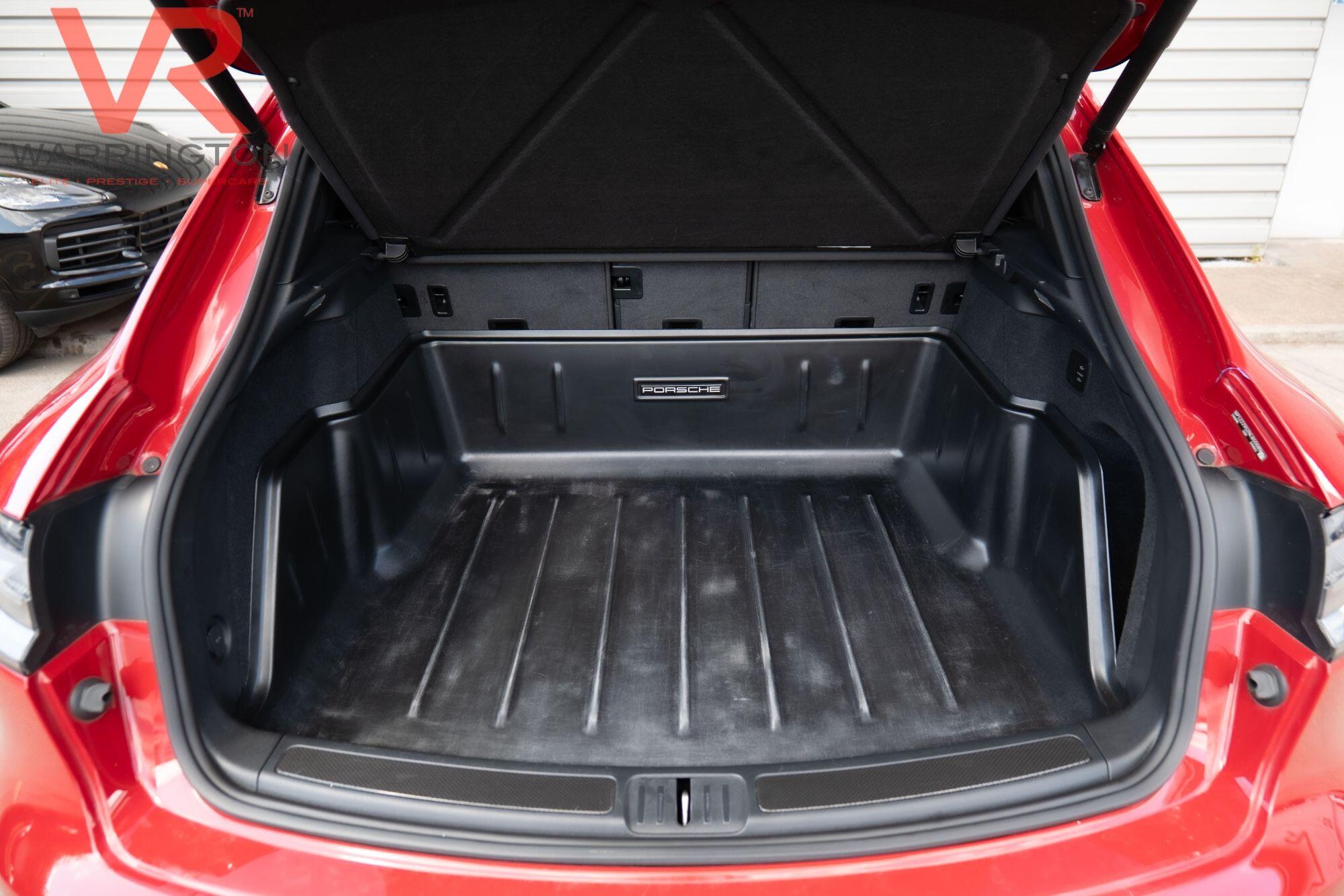 Porsche Macan view 18
