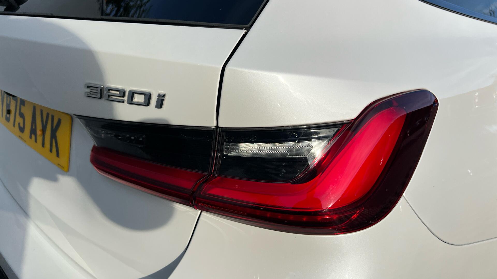 BMW 3 Series view 23