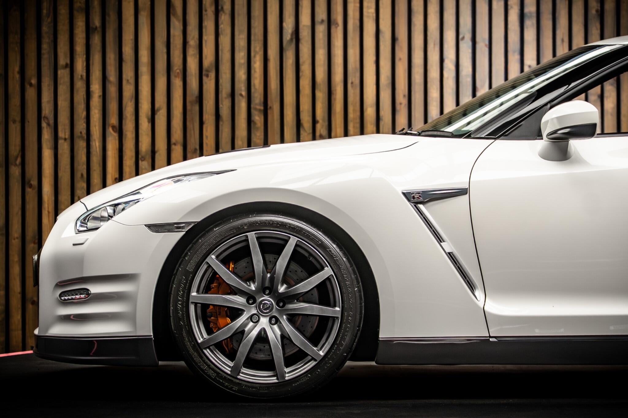 Nissan GT-R view 9
