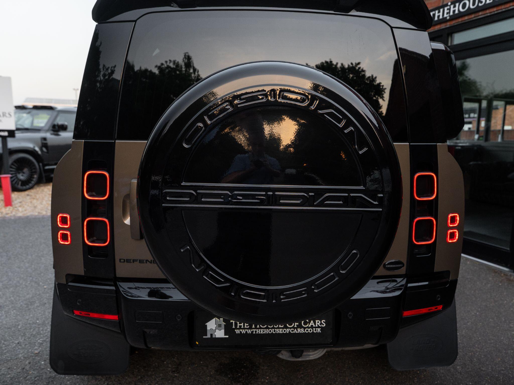 Land Rover Defender 90 view 29