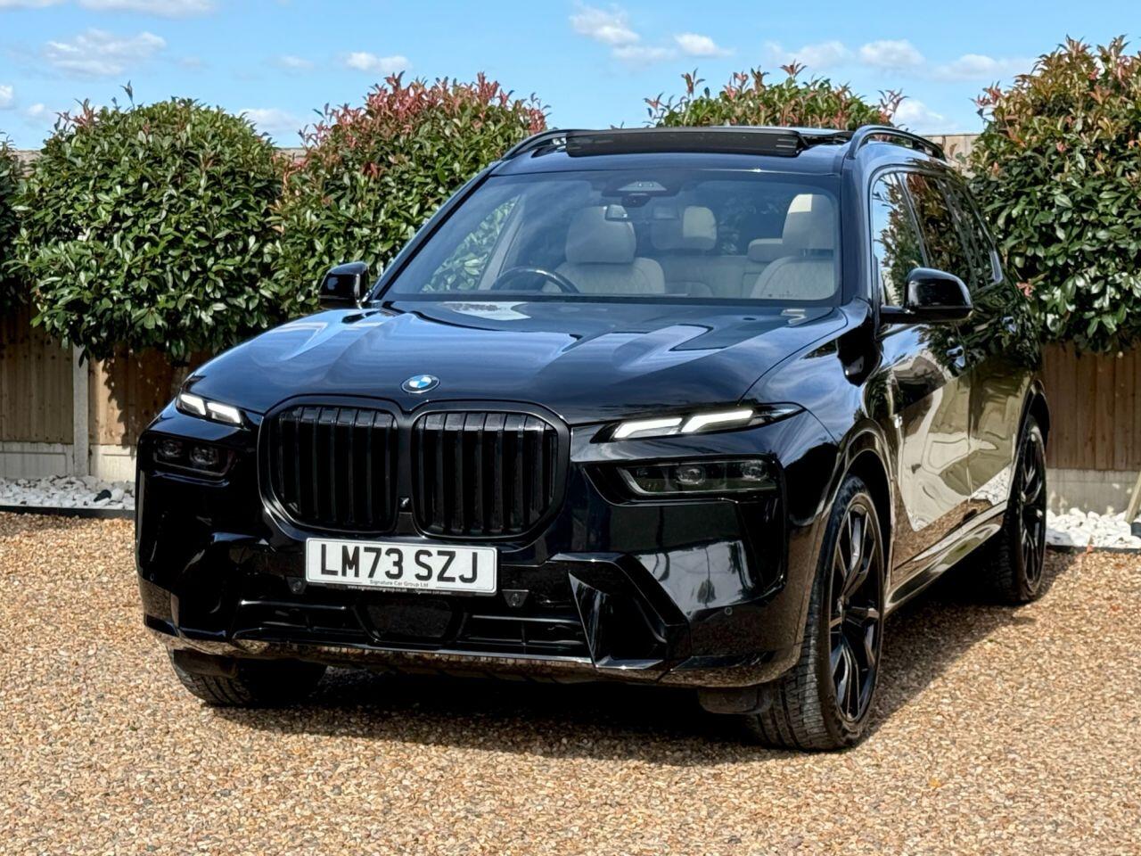 BMW X7 view 3