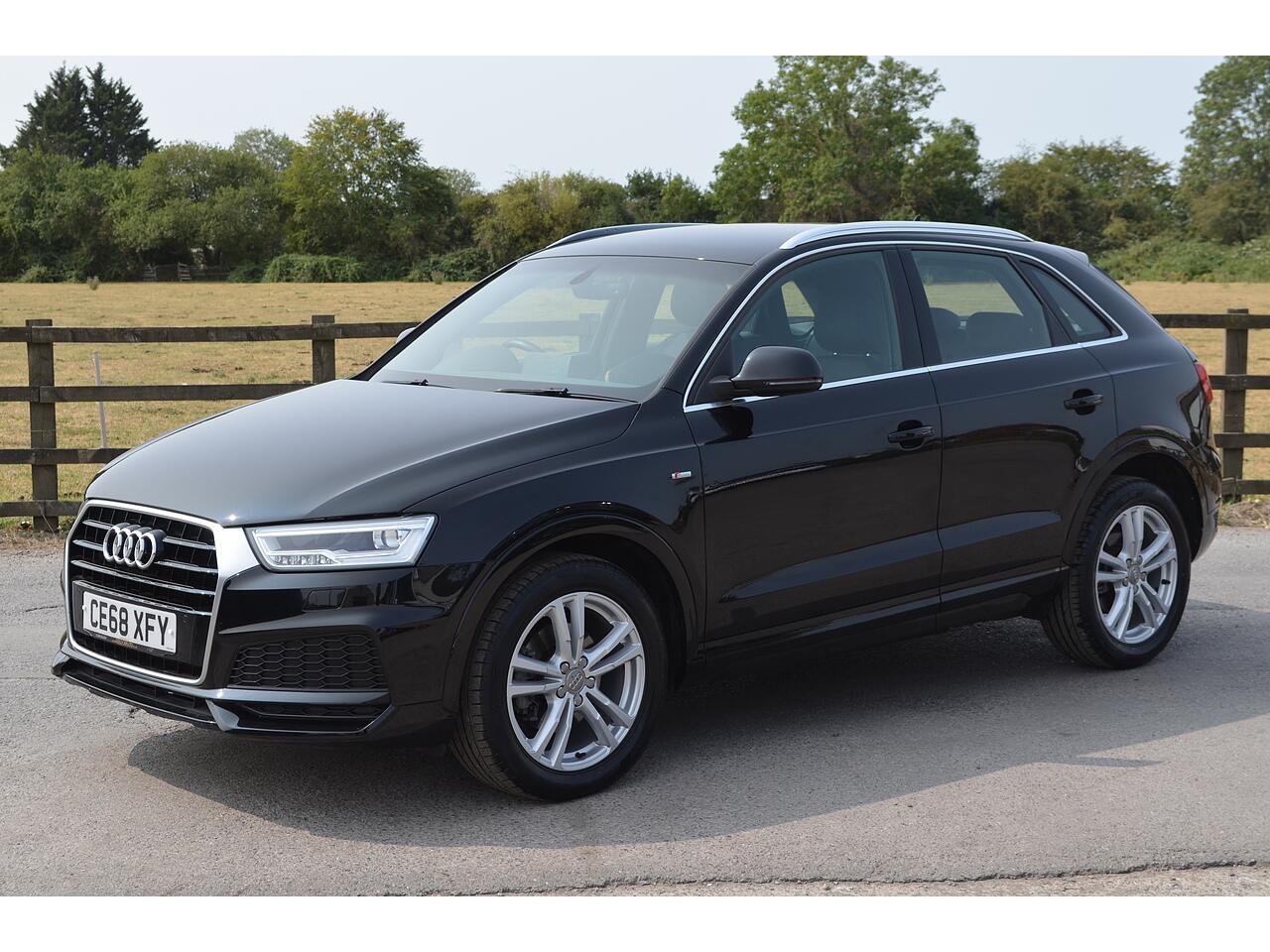 Audi Q3 view 5
