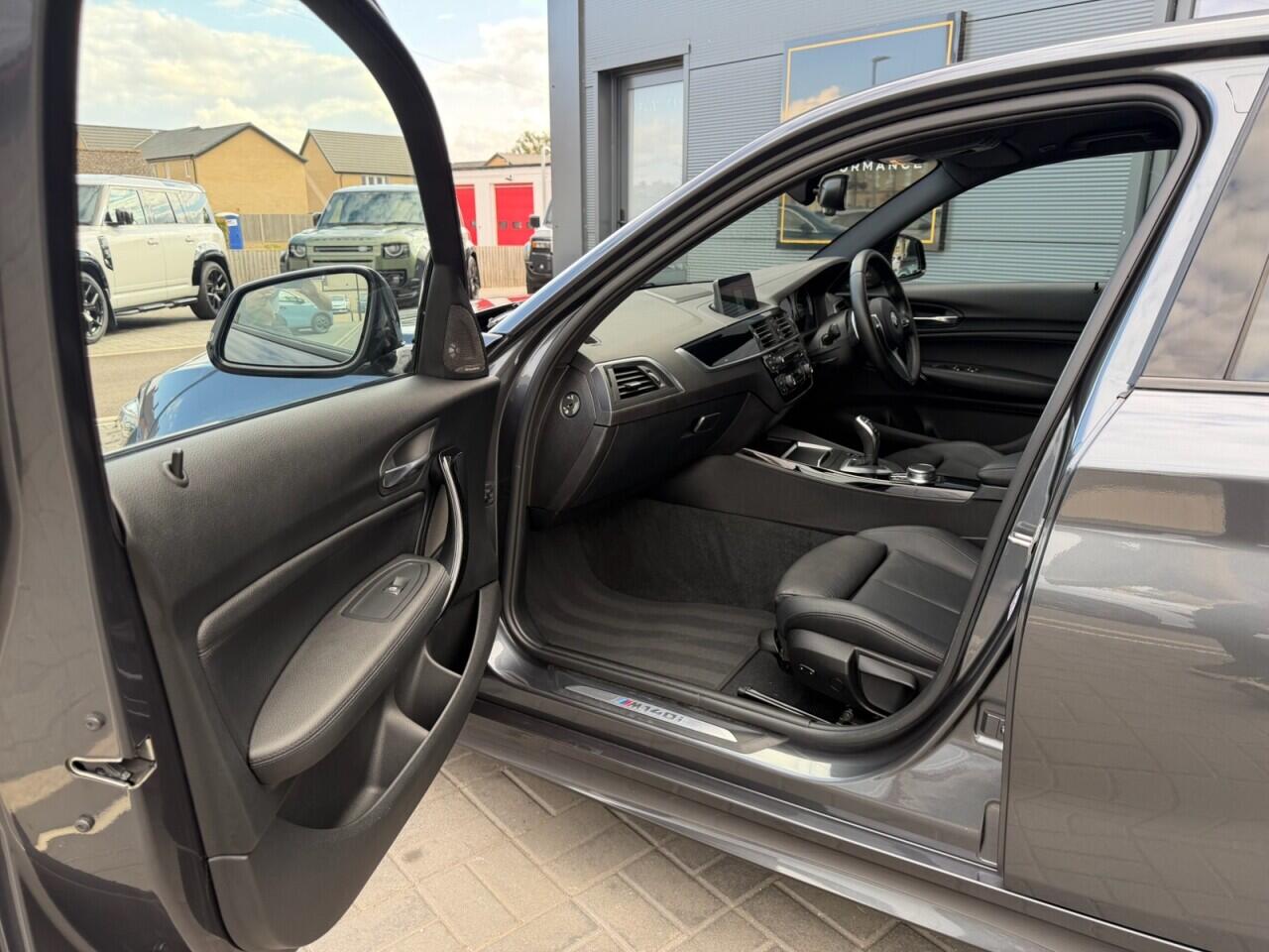 BMW 1 Series view 19