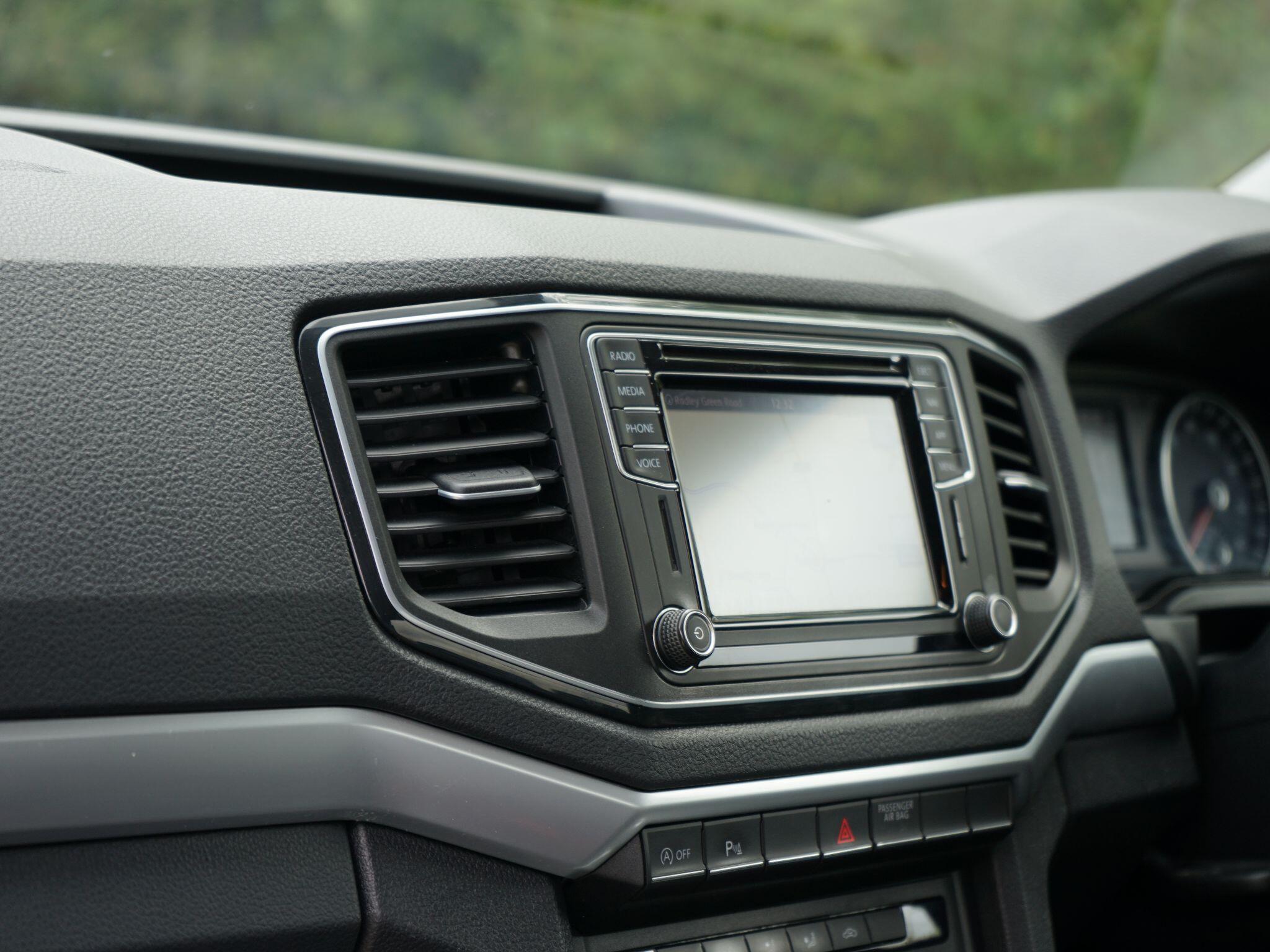 Volkswagen Amarok view 18
