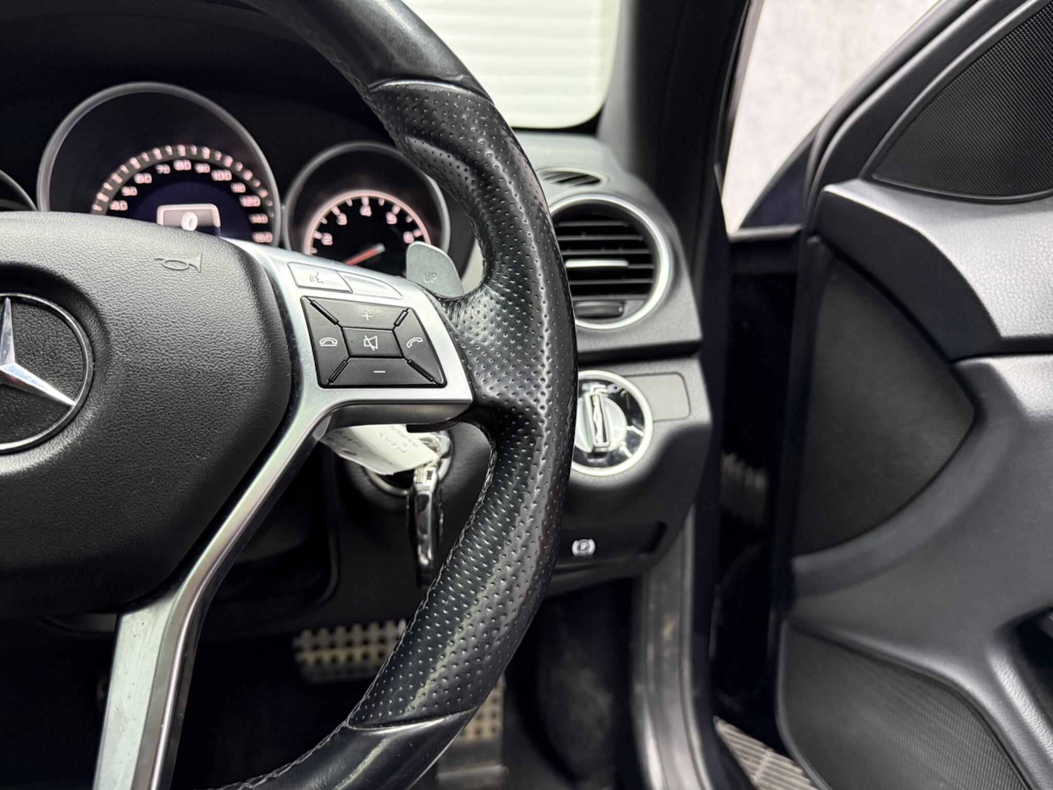 Mercedes-Benz C Class view 11