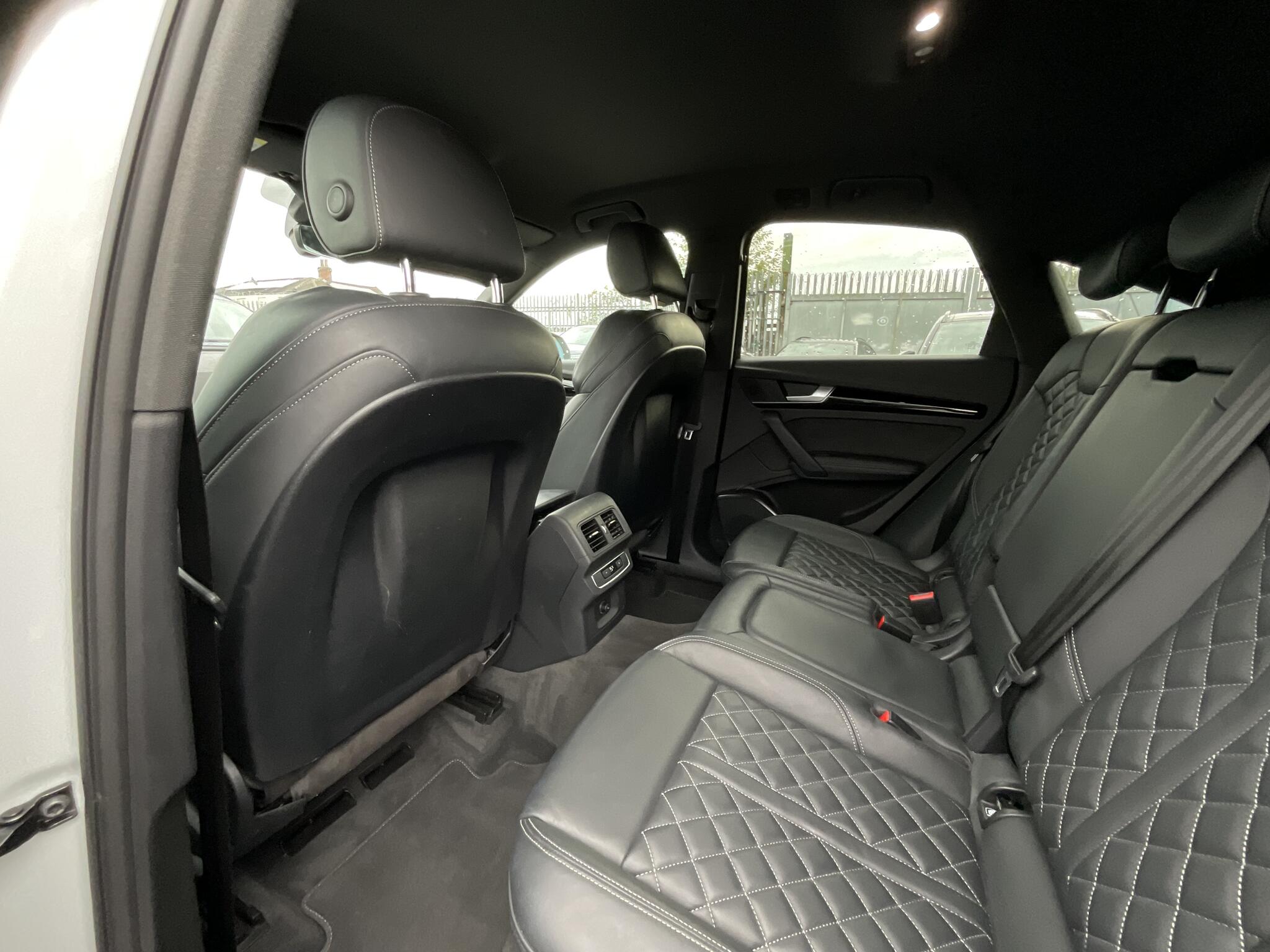 Audi Q5 view 13
