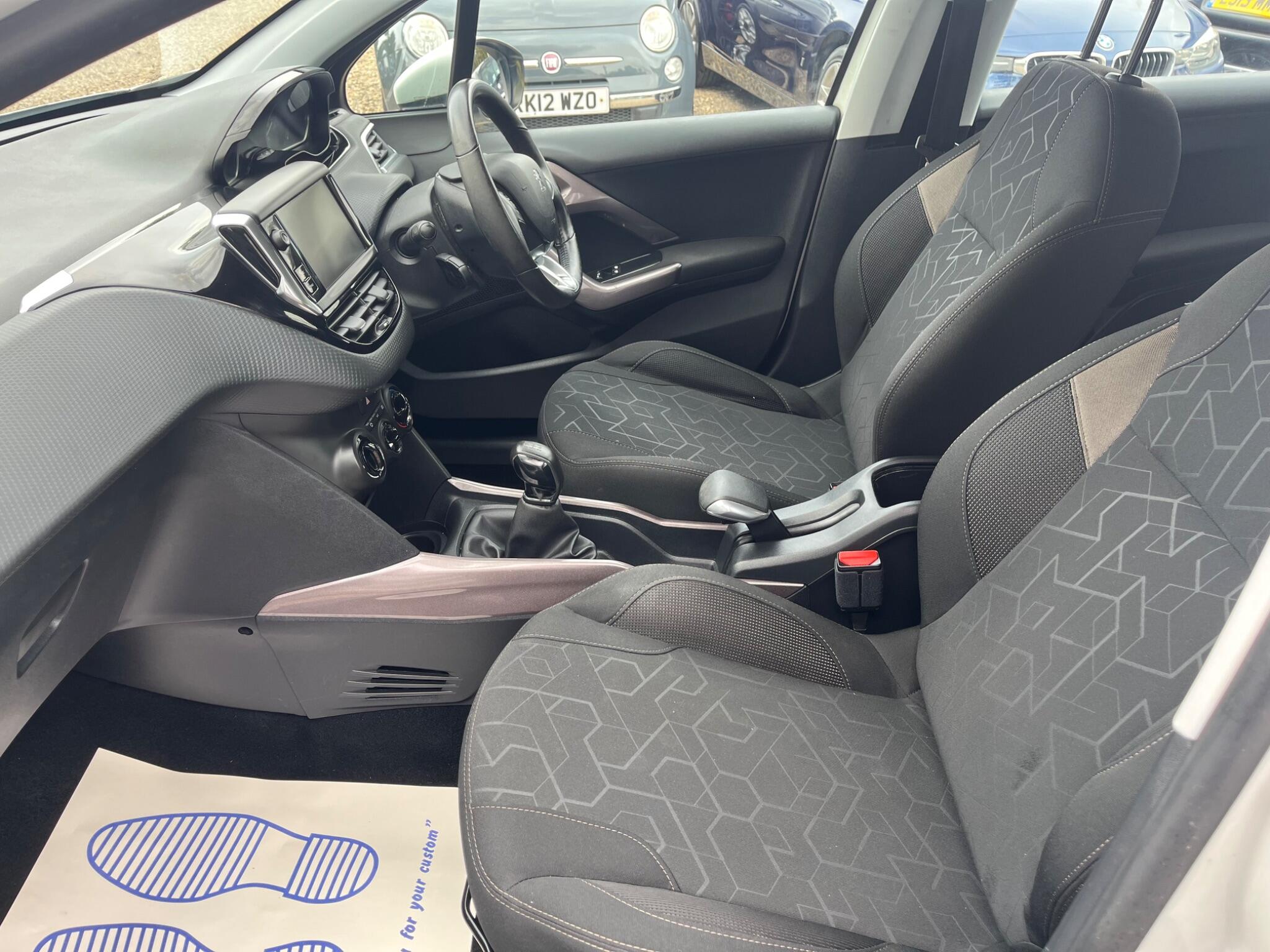 Peugeot 2008 view 12