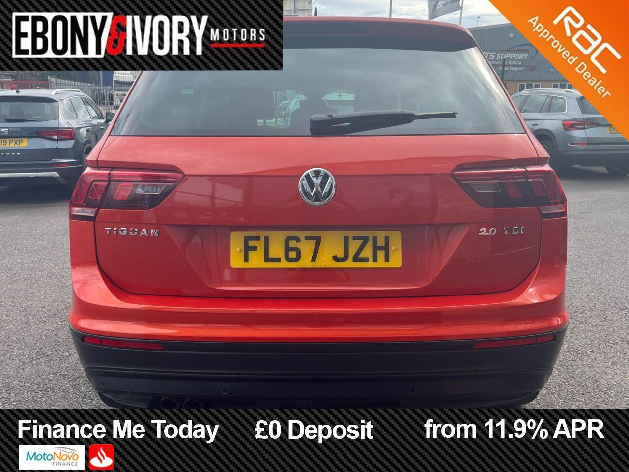 Volkswagen Tiguan view 4