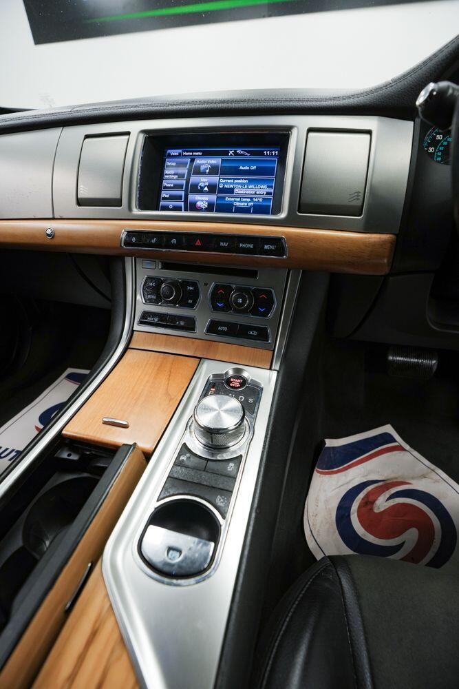 Jaguar XF view 18