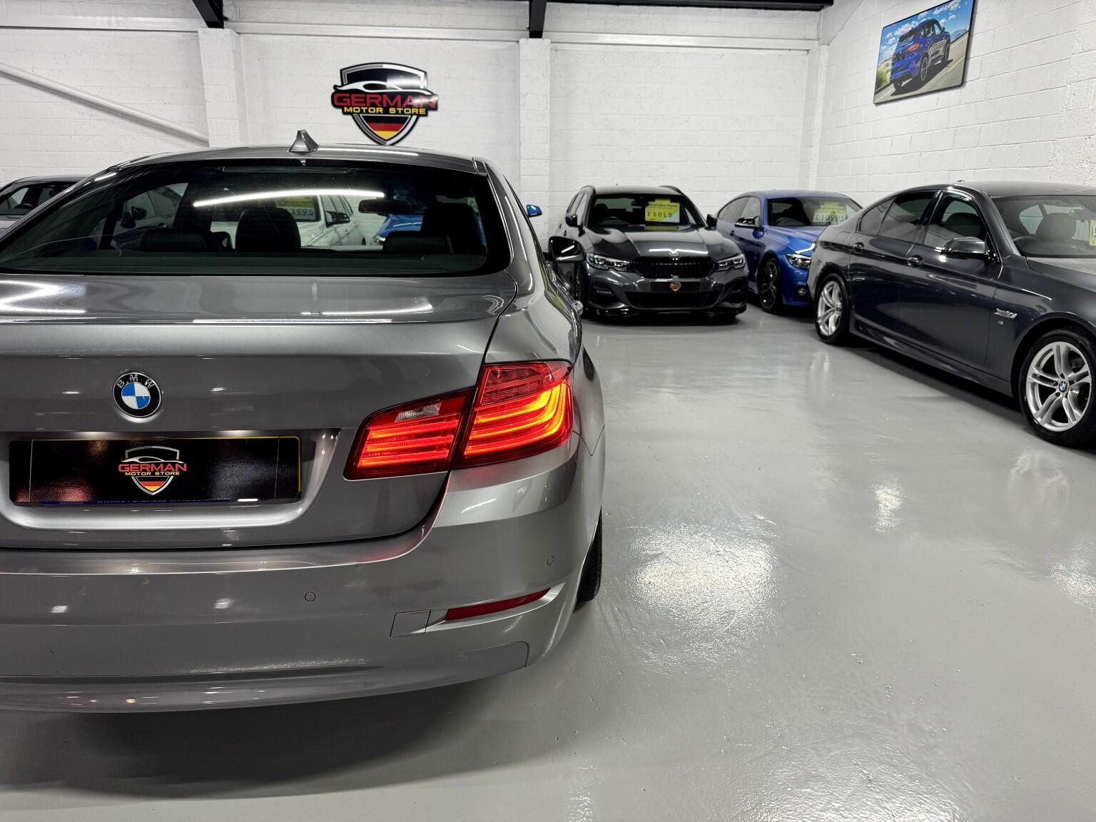 BMW 5 Series view 29