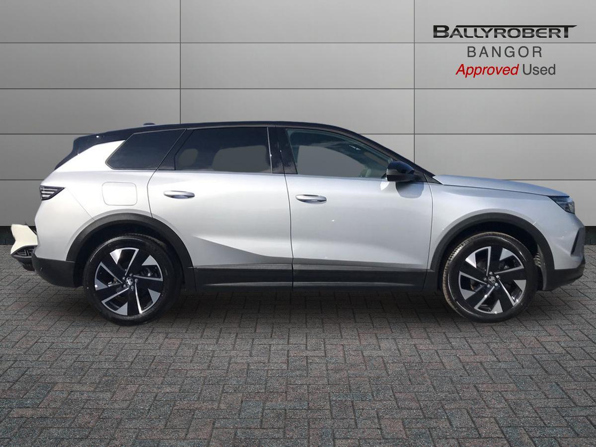 Vauxhall Grandland view 9