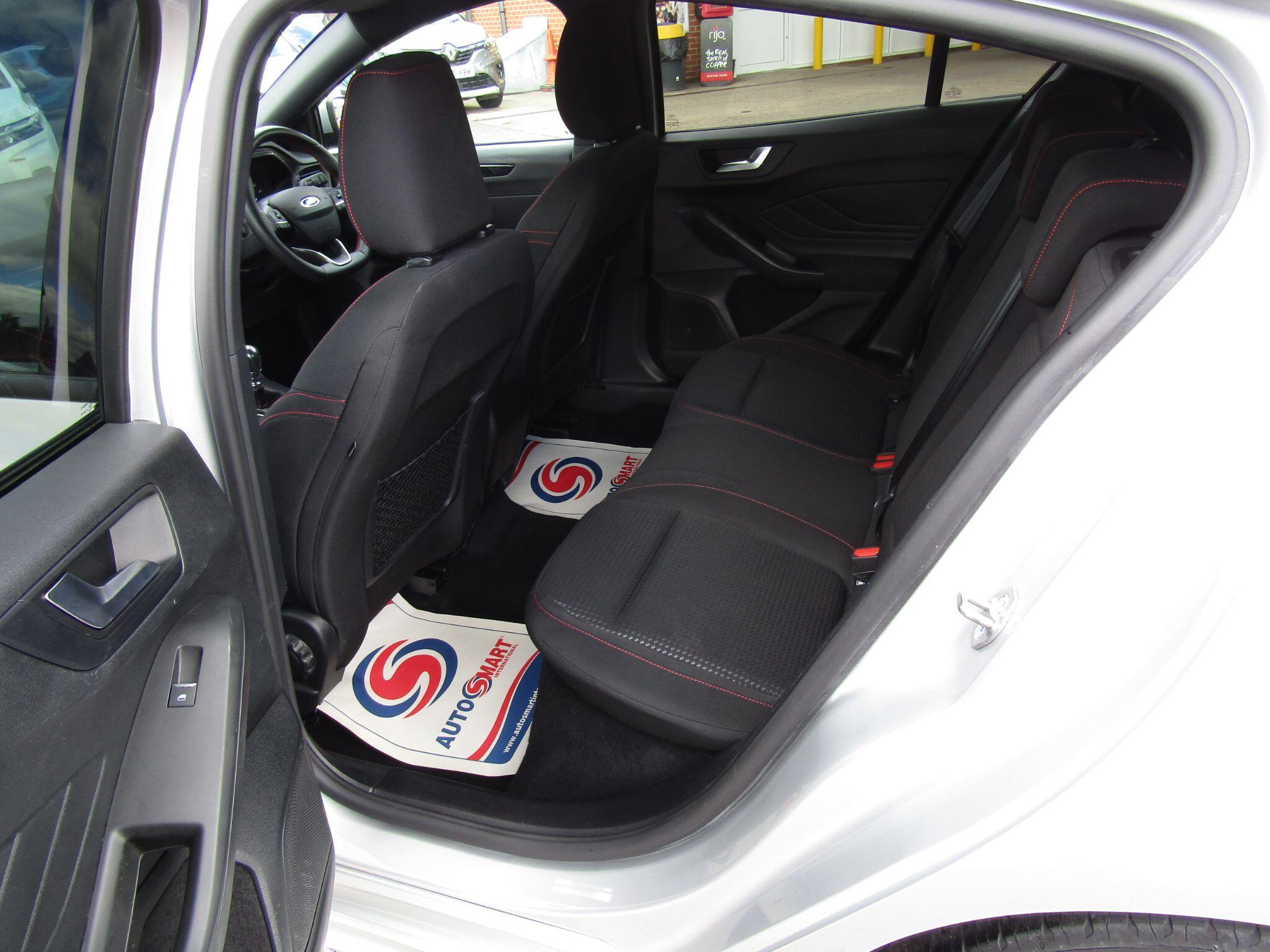 Ford Focus view 15