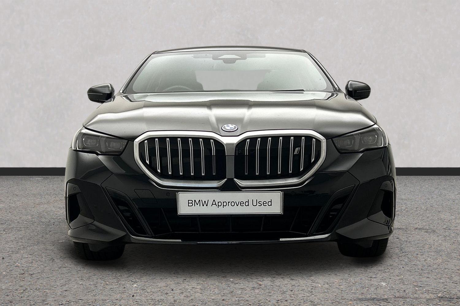 BMW i5 view 17