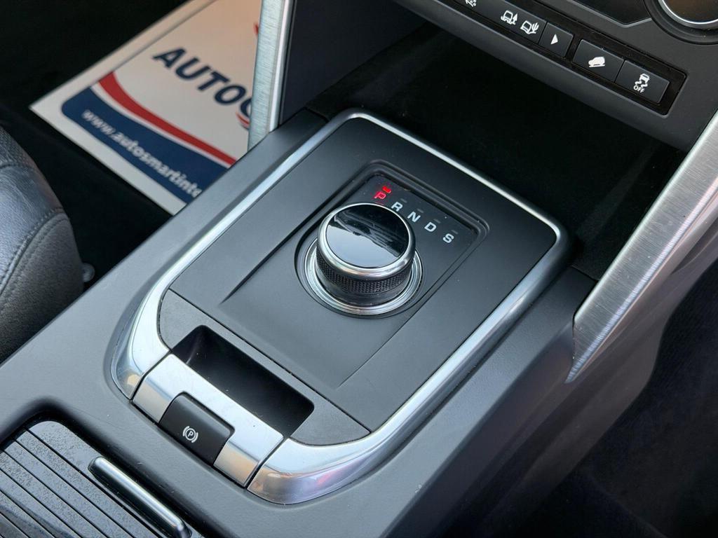 Land Rover Discovery Sport view 10