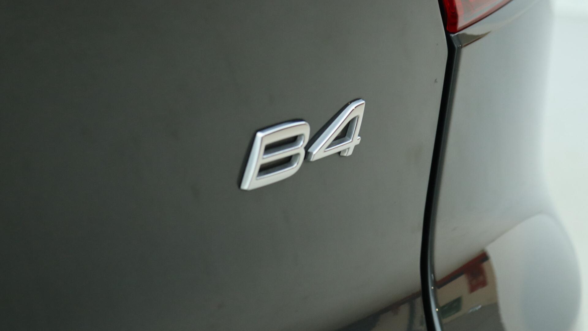 Volvo XC40 view 45