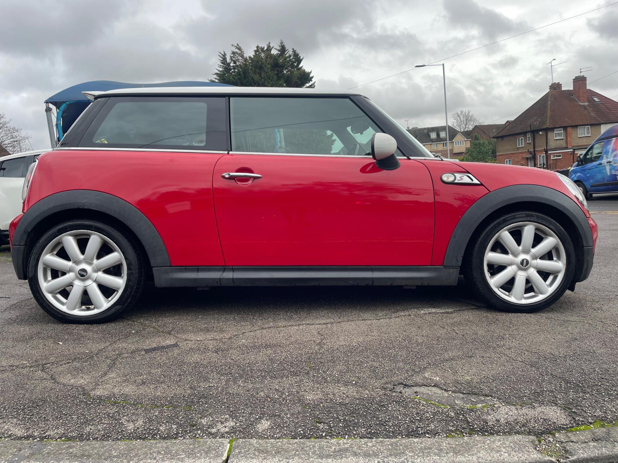 2007 MINI Hatch image 14