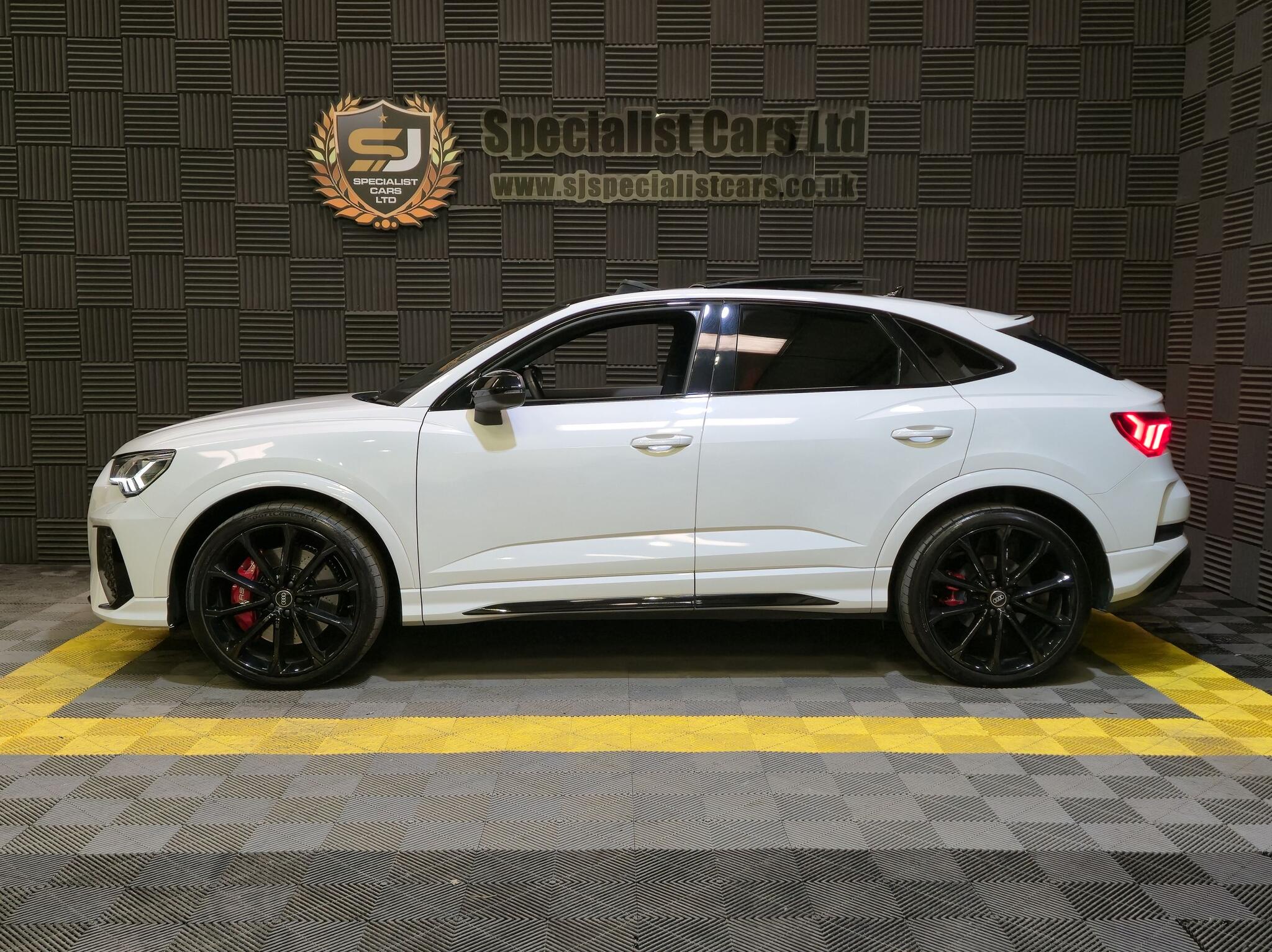 Audi RS Q3 view 4