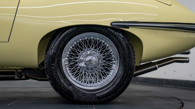 Jaguar E-Type view 14