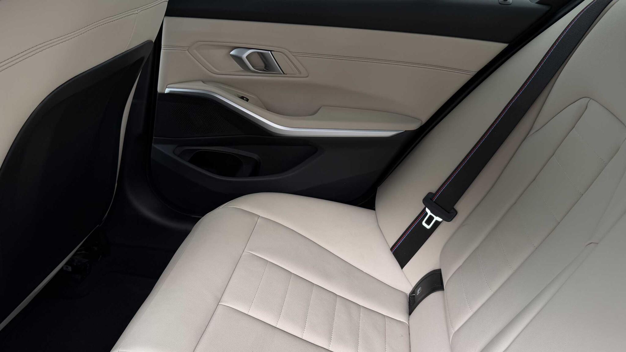 BMW 3 Series view 30