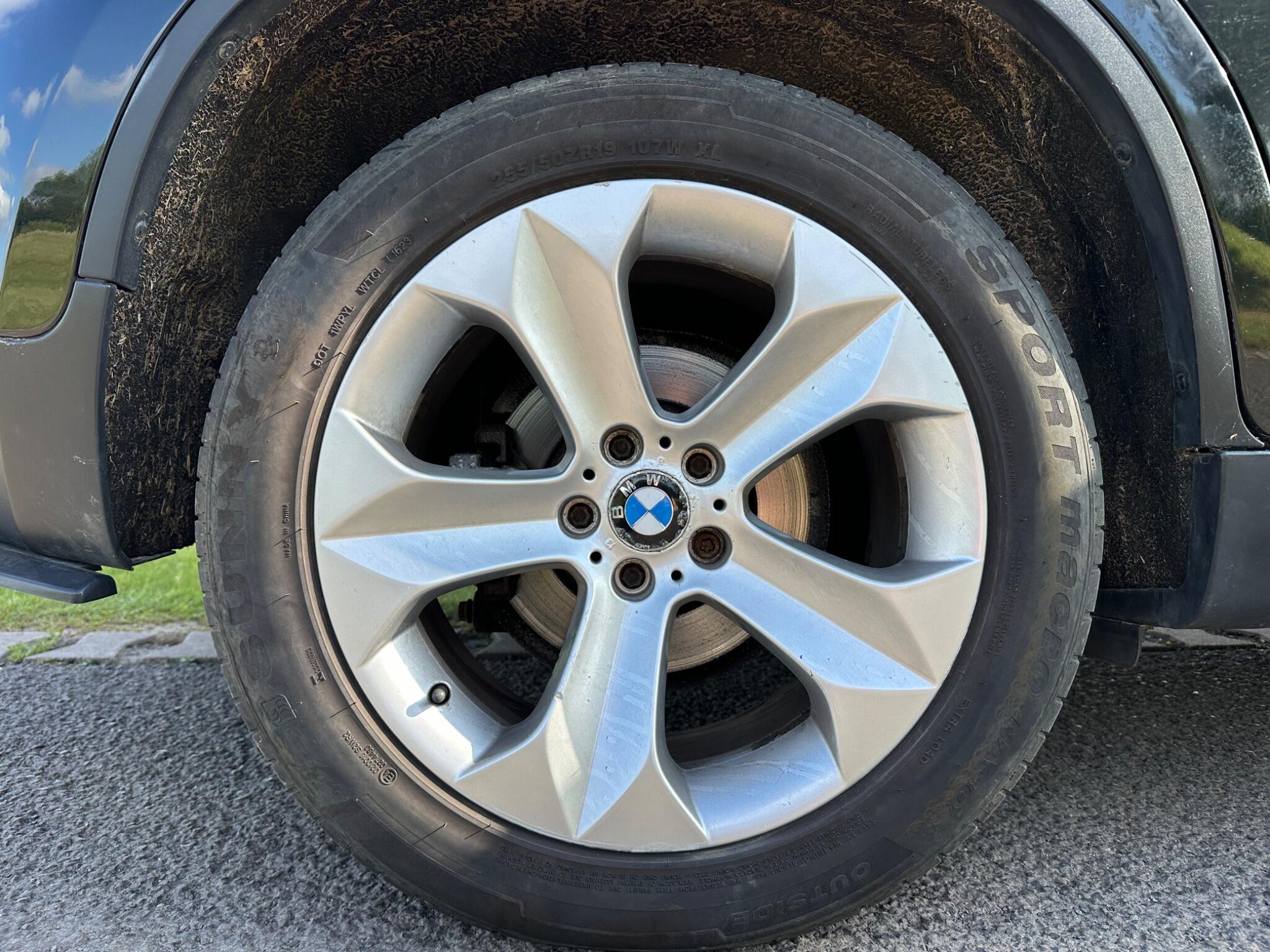 BMW X6 view 23
