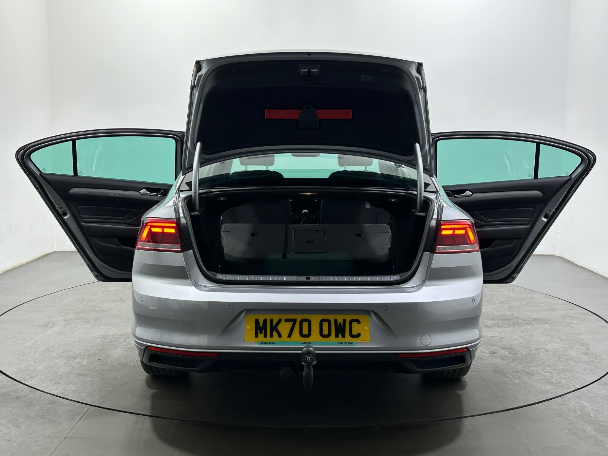Volkswagen Passat view 43