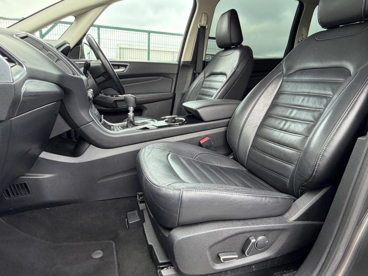 Ford Galaxy view 18