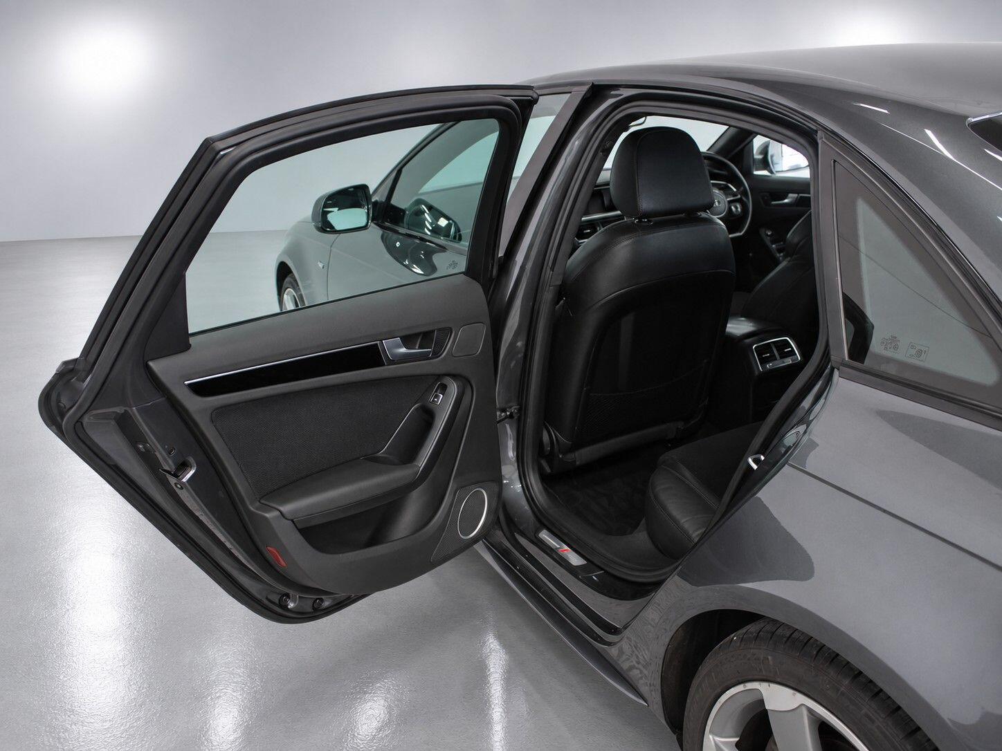 Audi A4 view 28