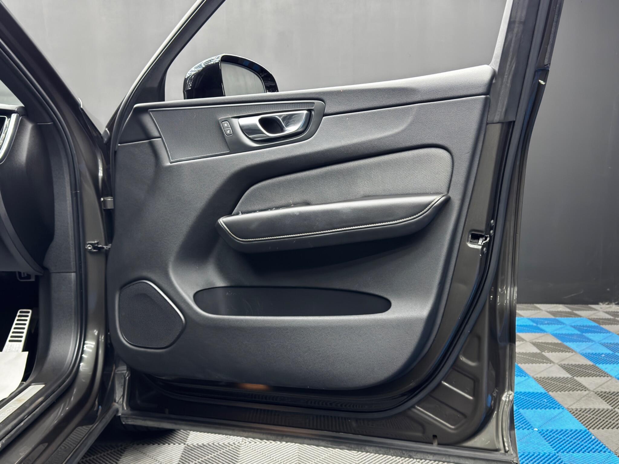 Volvo XC60 view 39