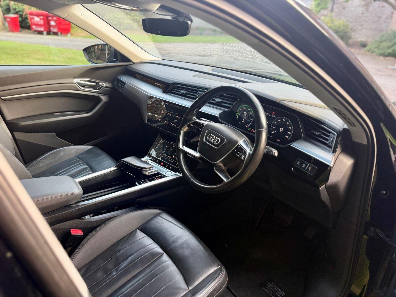 Audi e-tron view 3