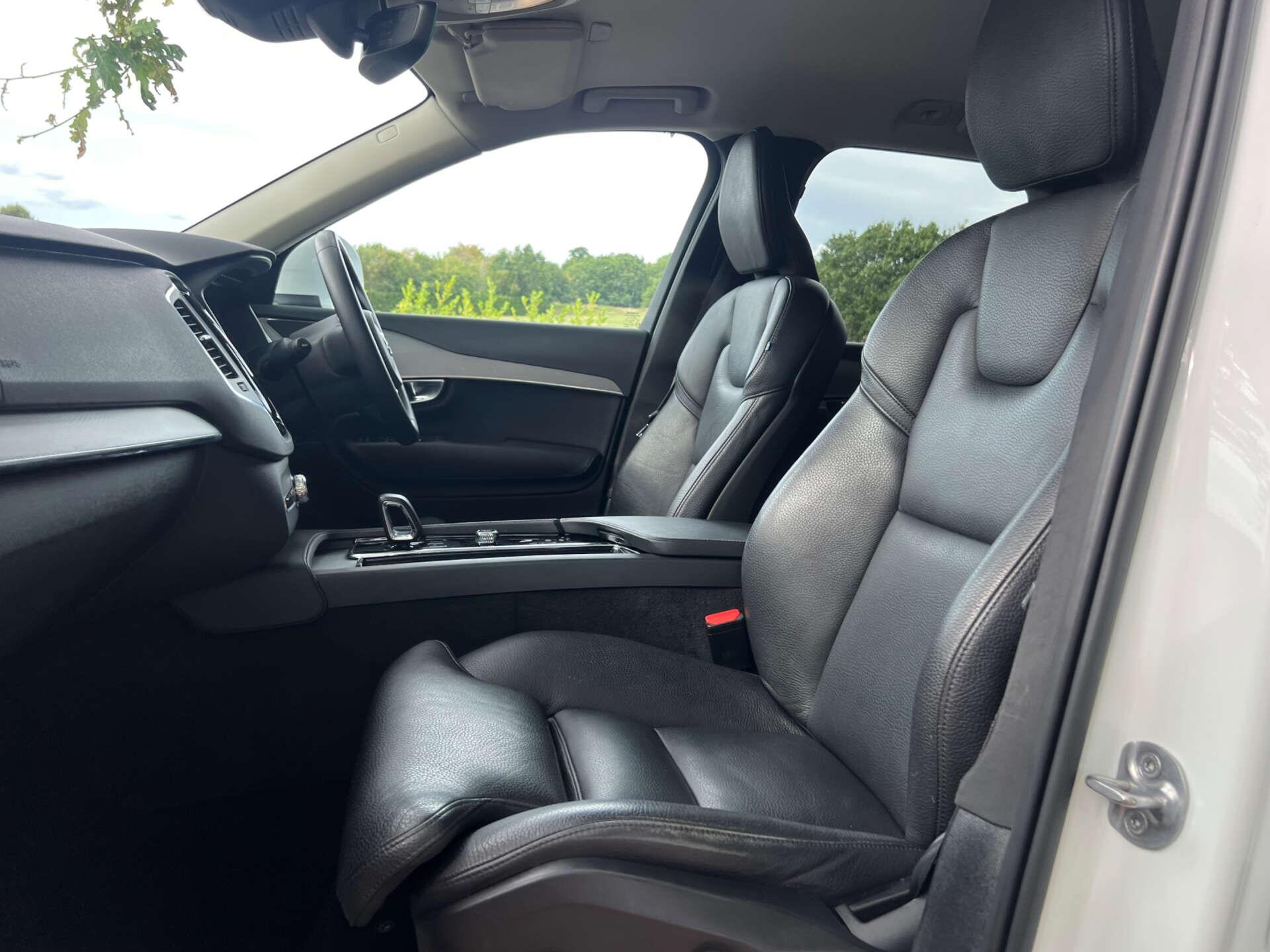 Volvo XC90 view 31