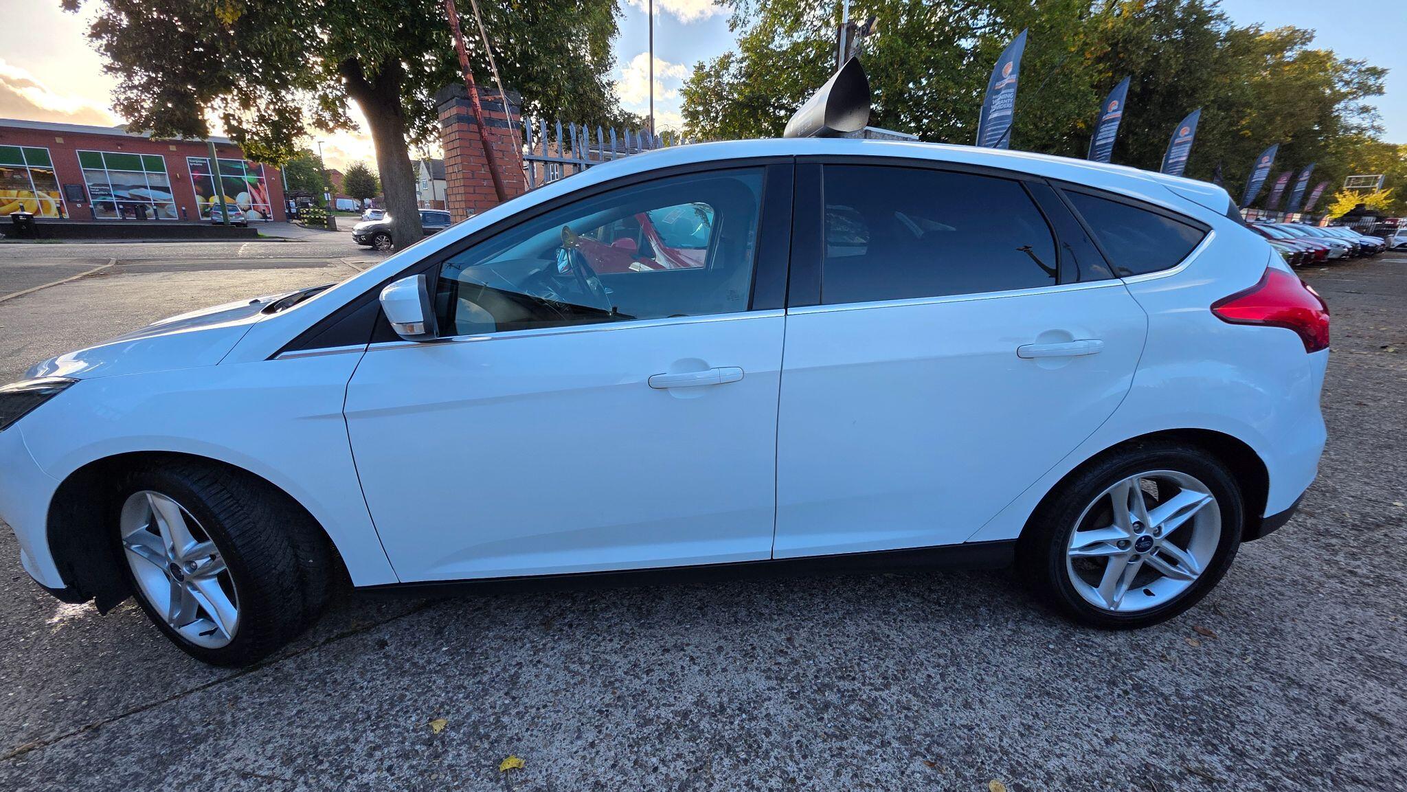 Ford Focus view 17