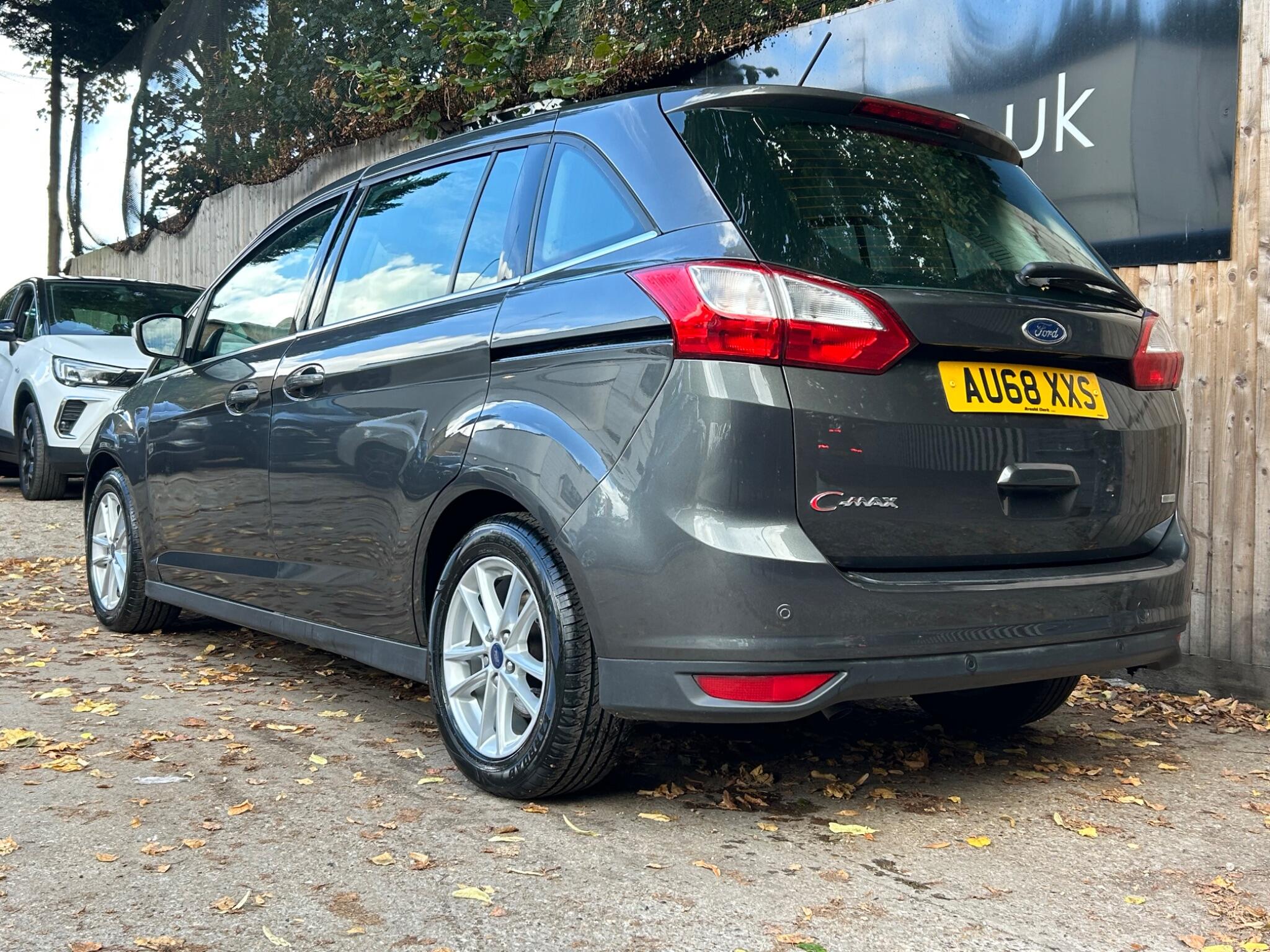 Ford Grand C-Max view 13
