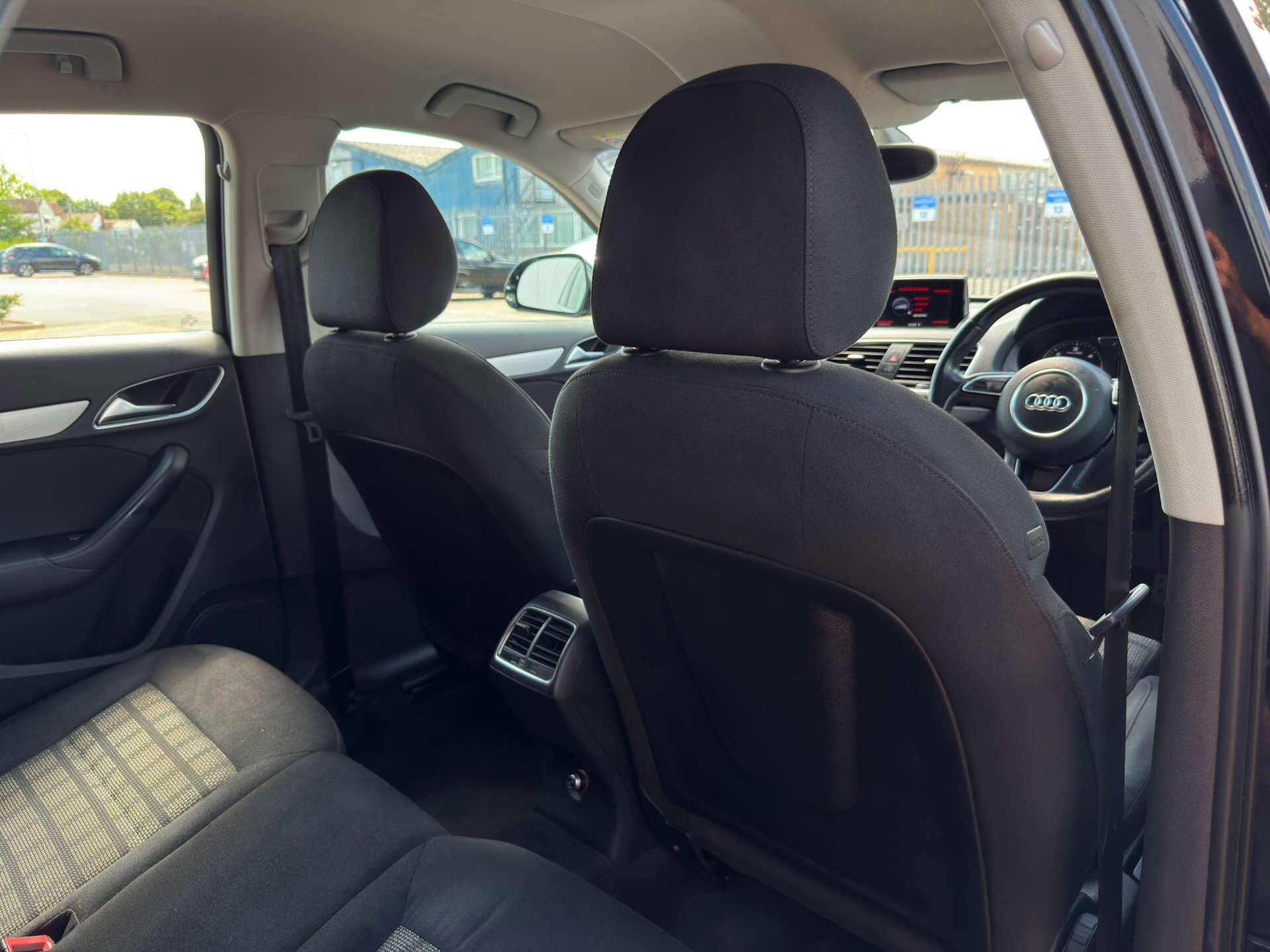 Audi Q3 view 33