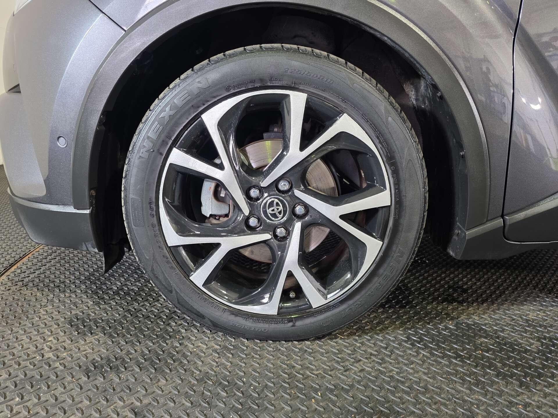 Toyota C-HR view 51