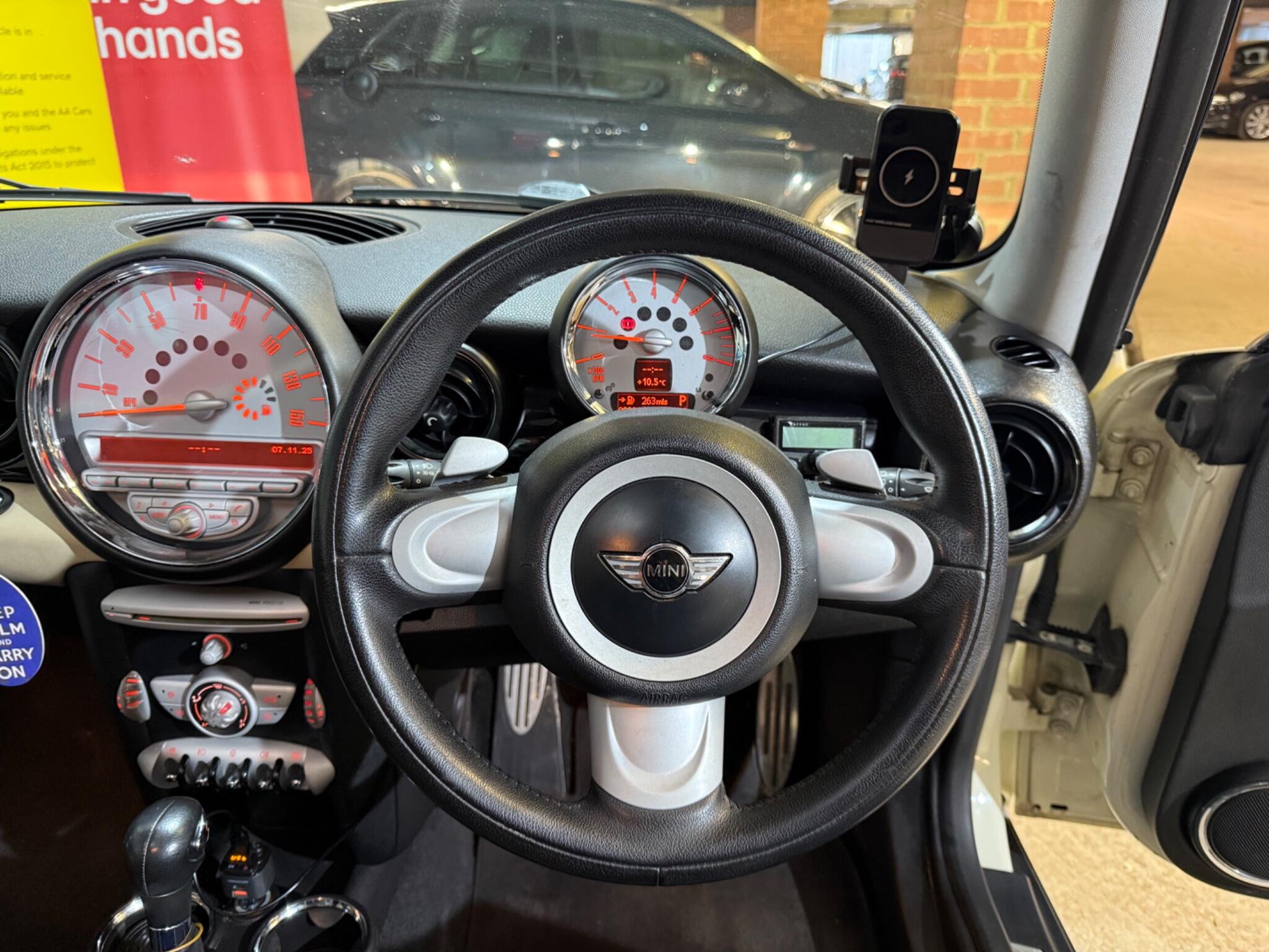 2008 MINI Hatch image 25
