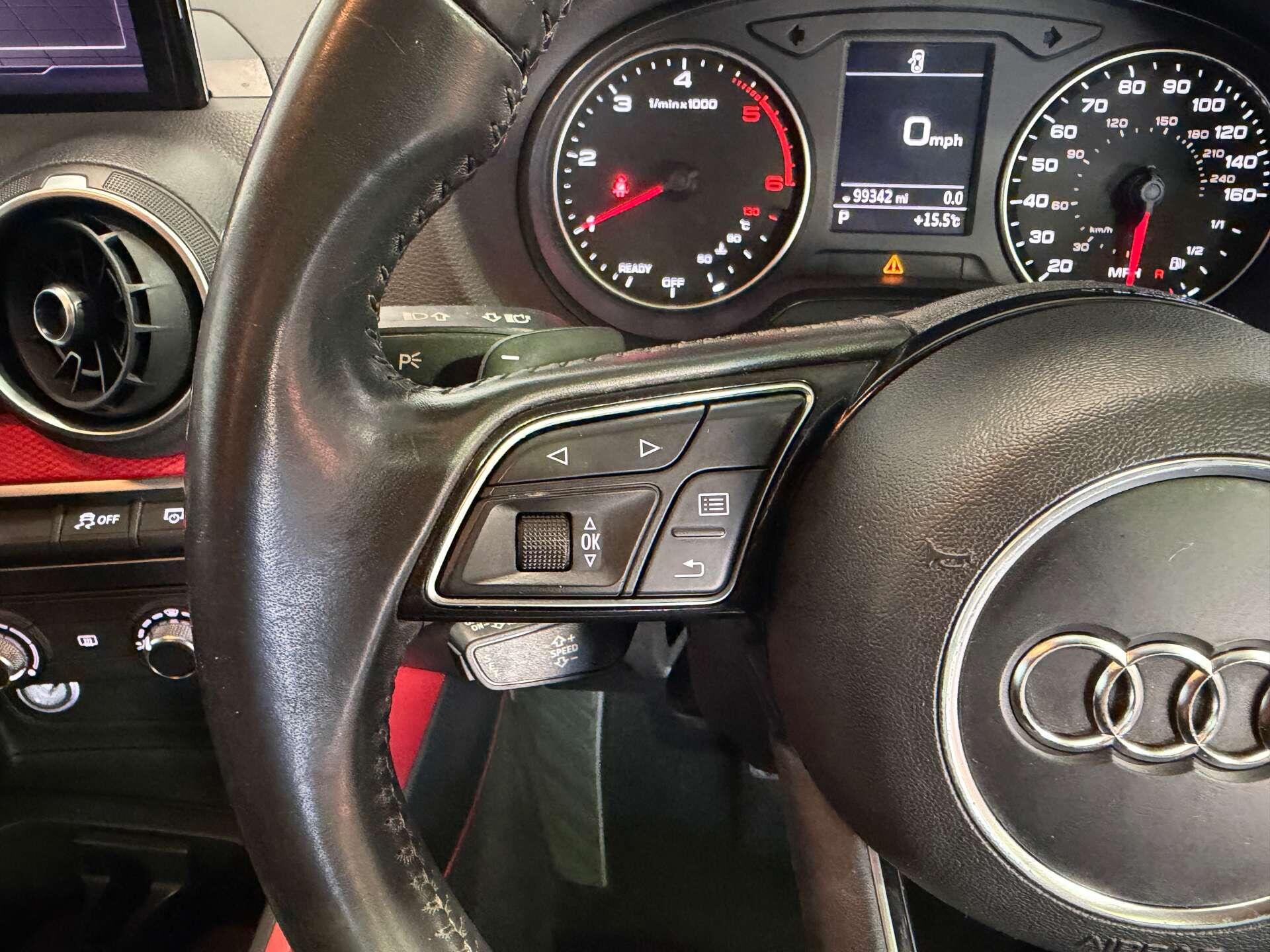 Audi Q2 view 24
