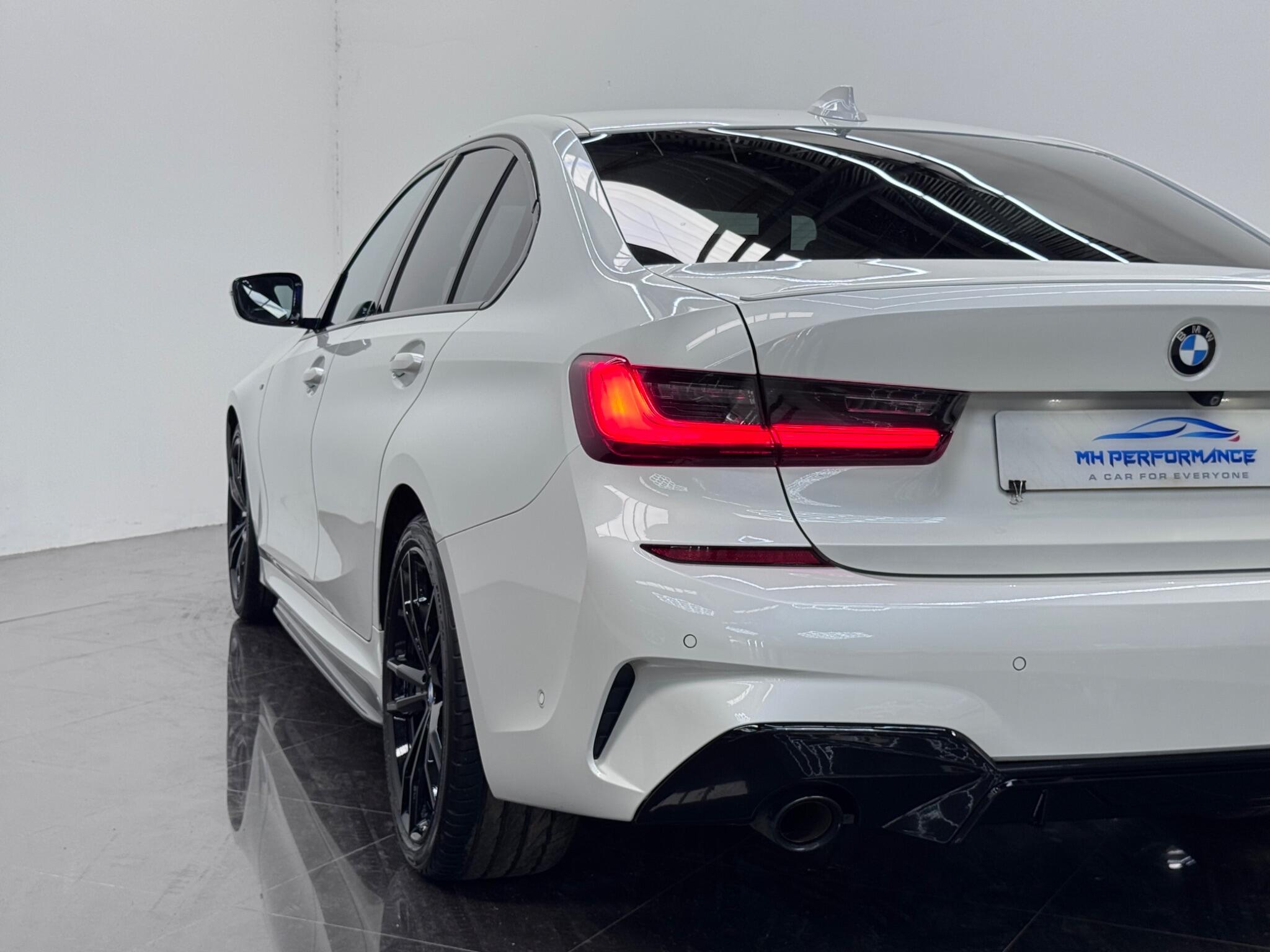 BMW 3 Series view 17