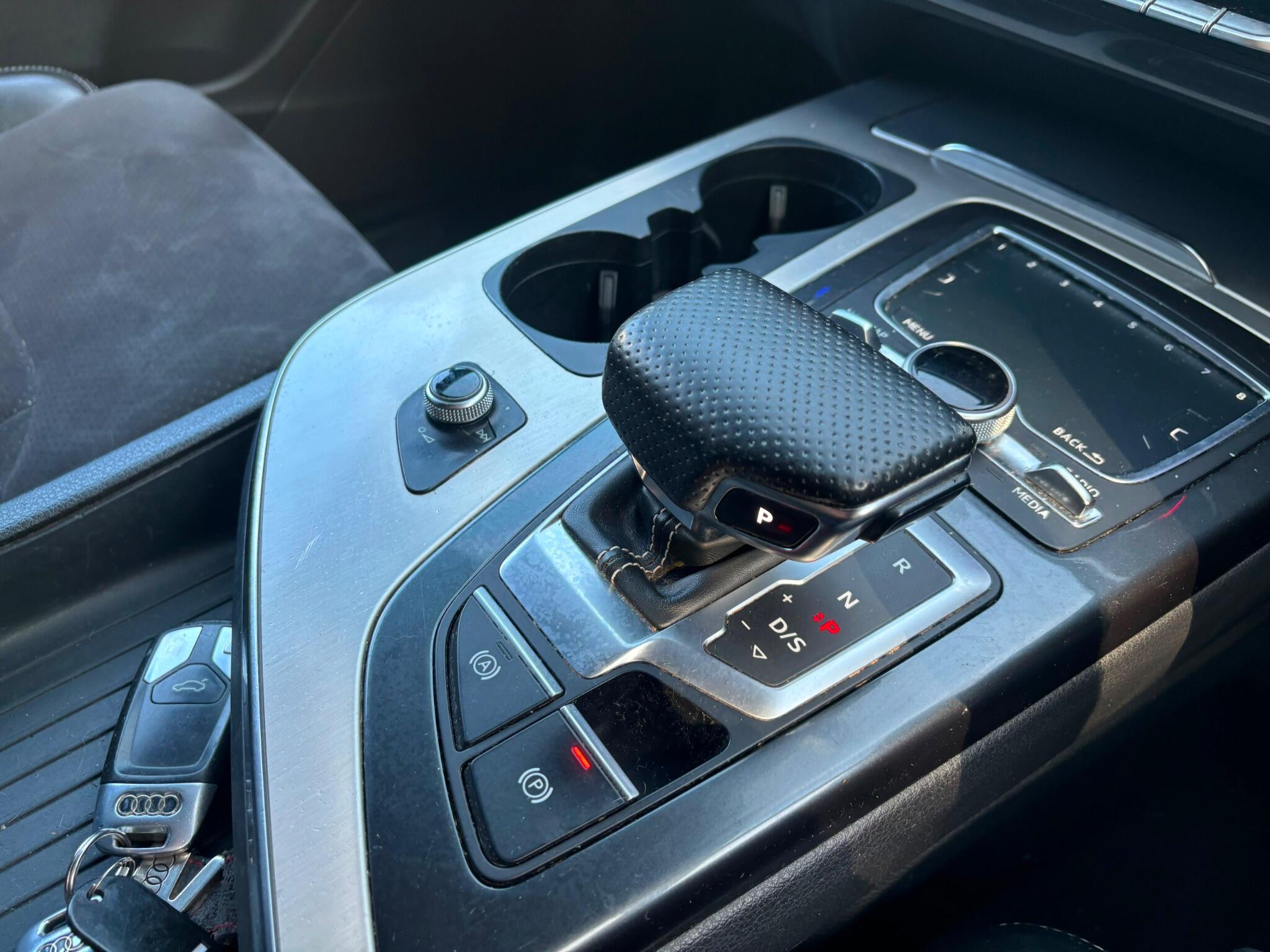 Audi Q7 view 13