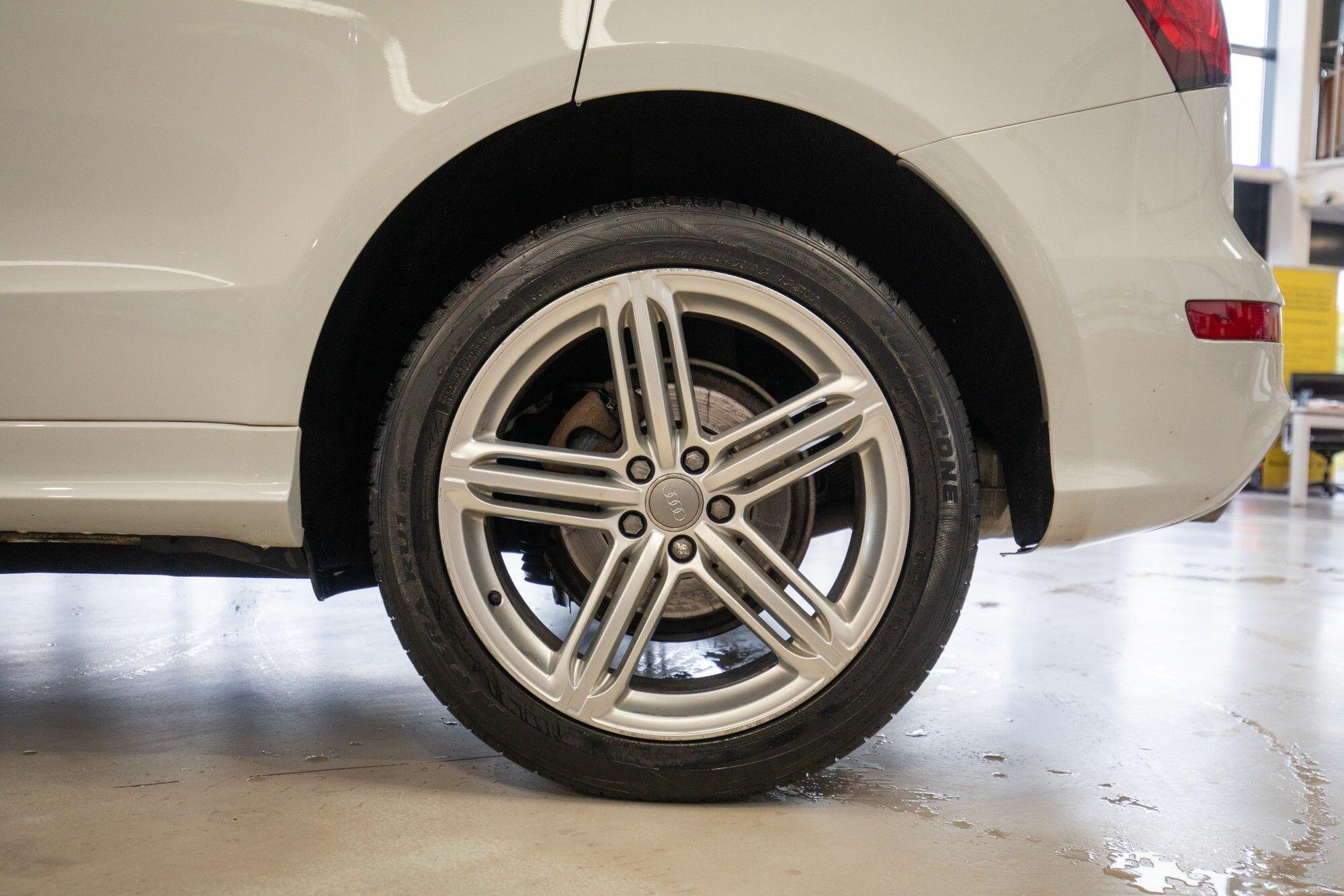 Audi Q5 view 7