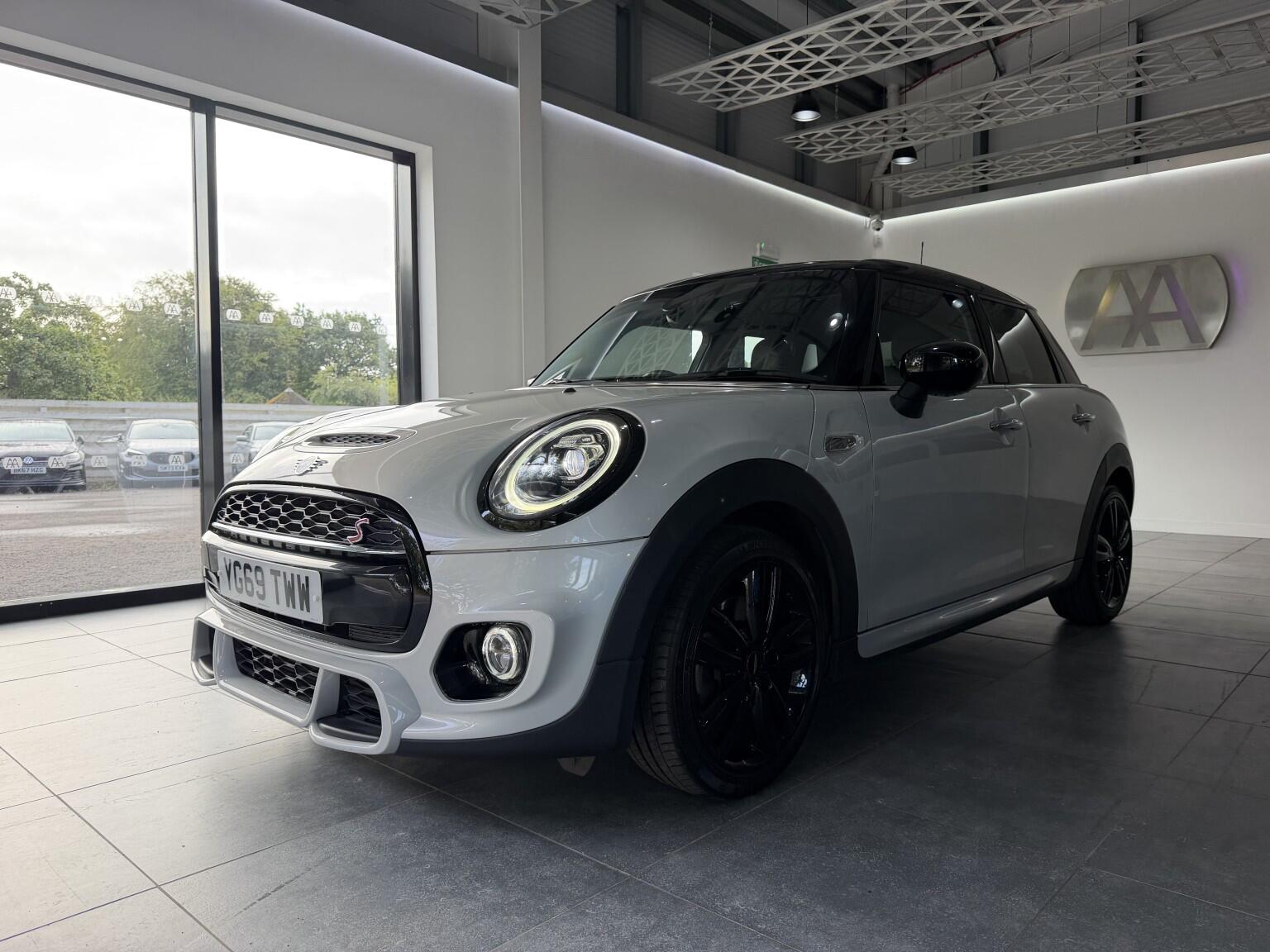 Mini Cooper view 34