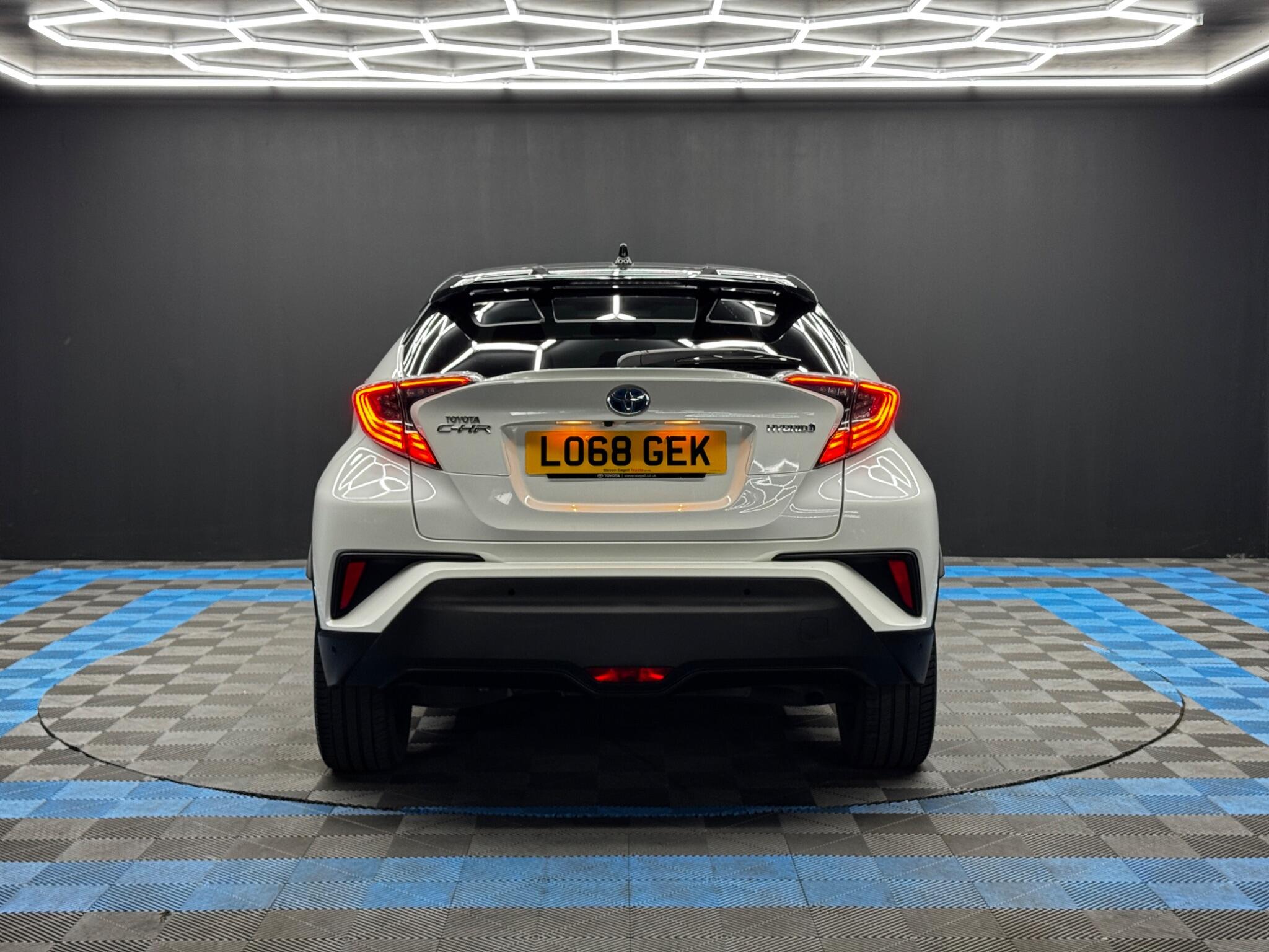 Toyota C-HR view 6