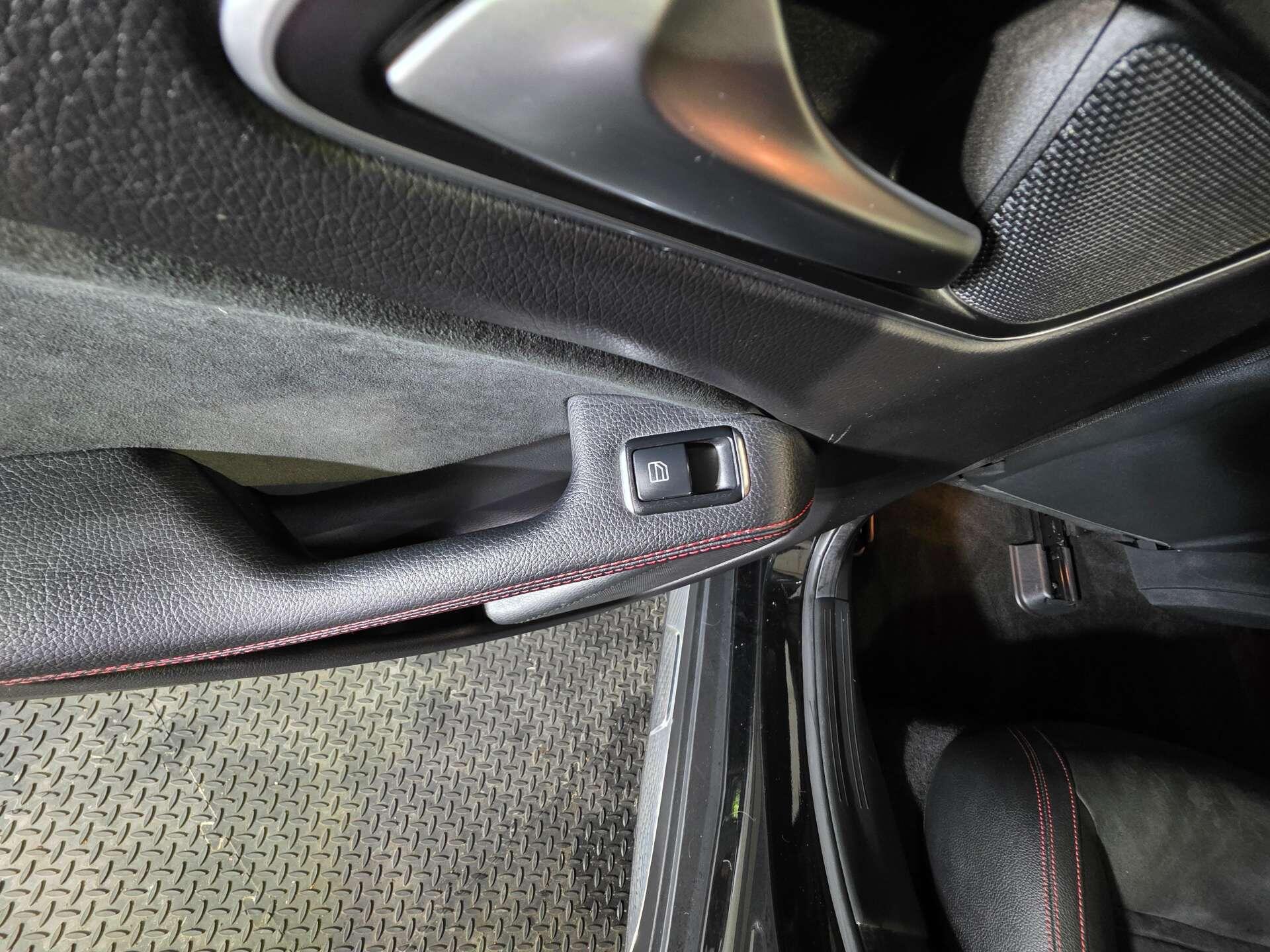 Mercedes-Benz GLA view 57