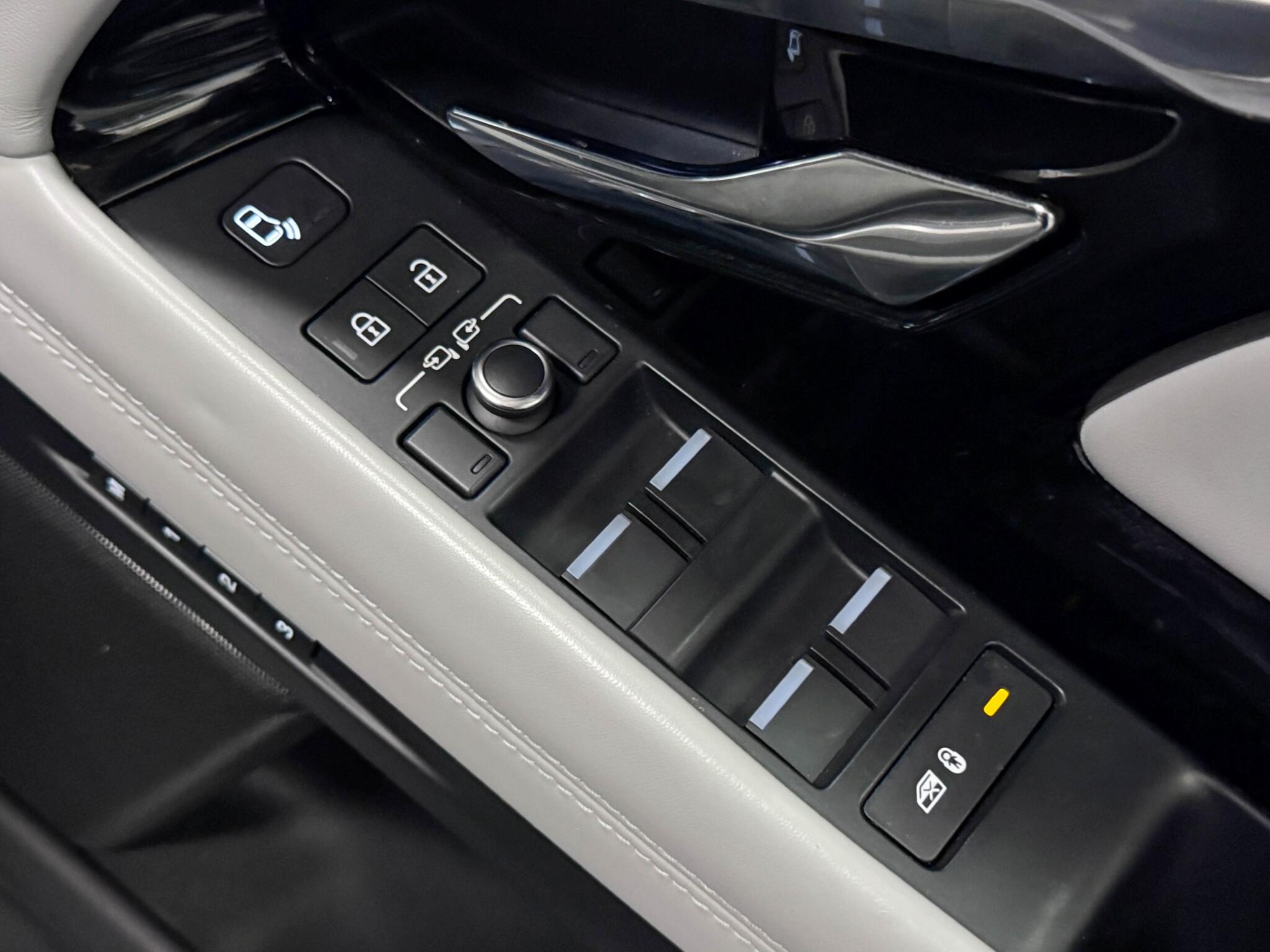 Land Rover Range Rover Evoque view 18