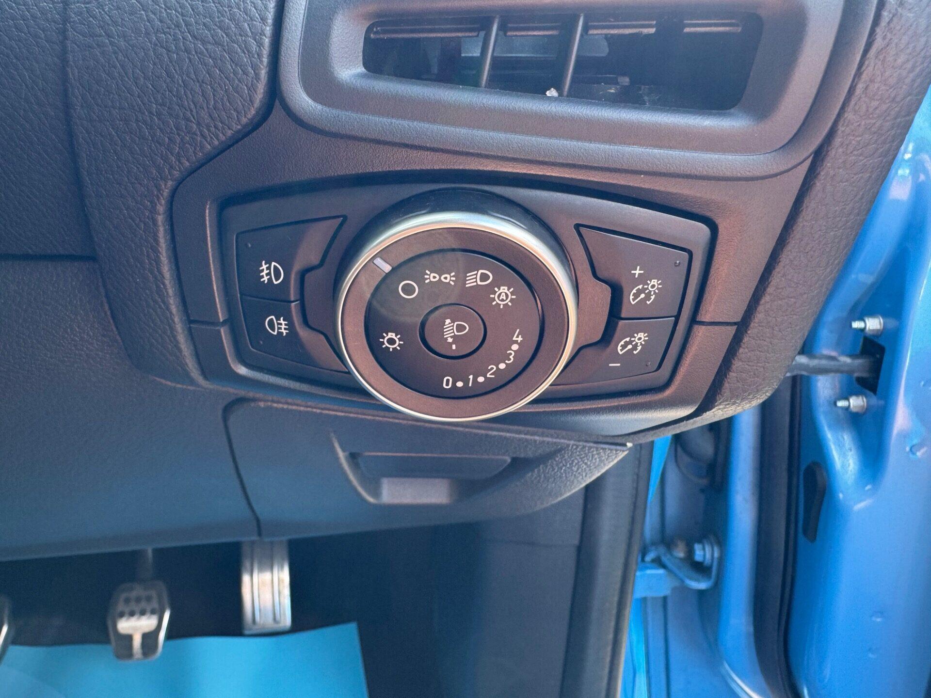 Ford Focus view 50