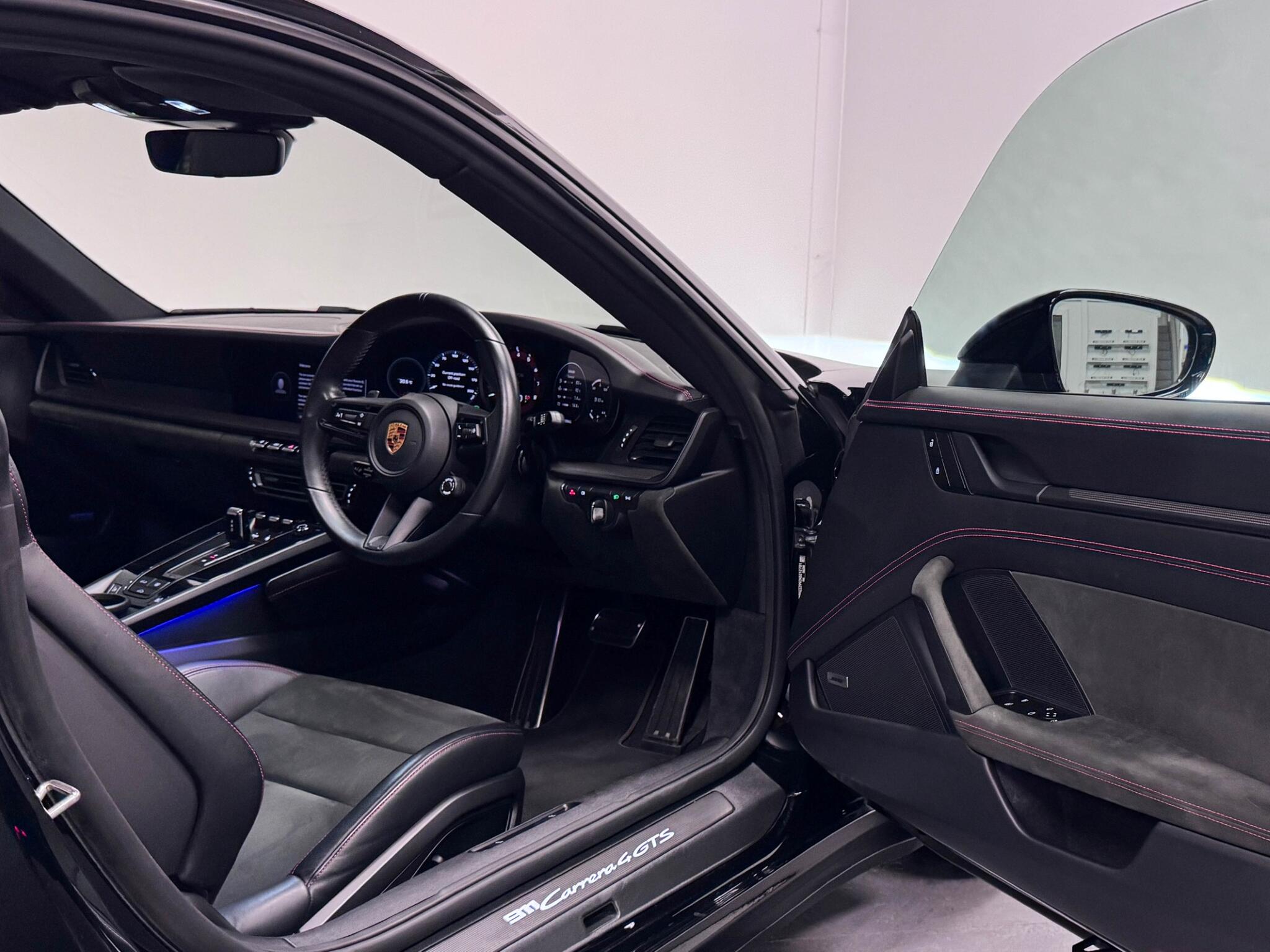 Porsche 911 view 45