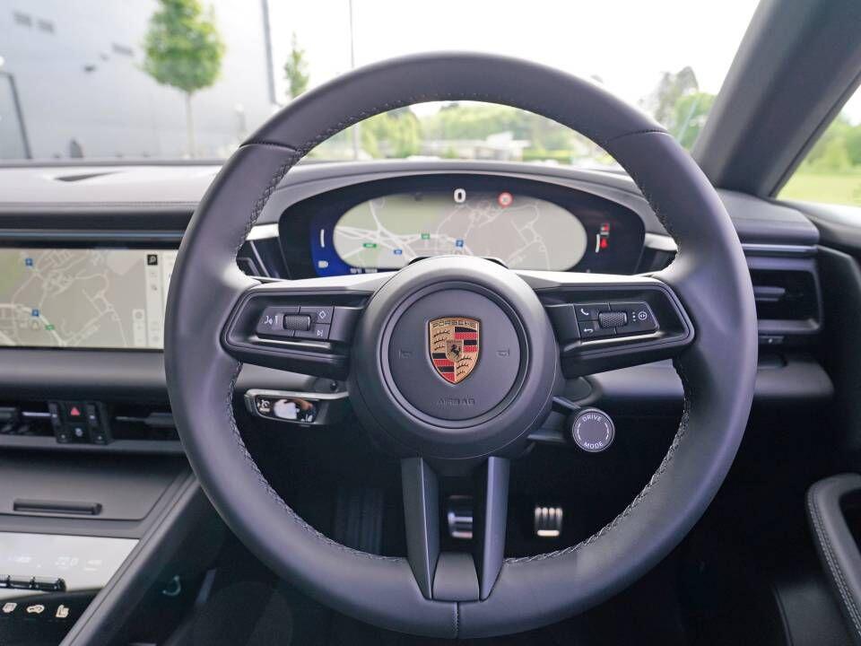 Porsche Macan view 41