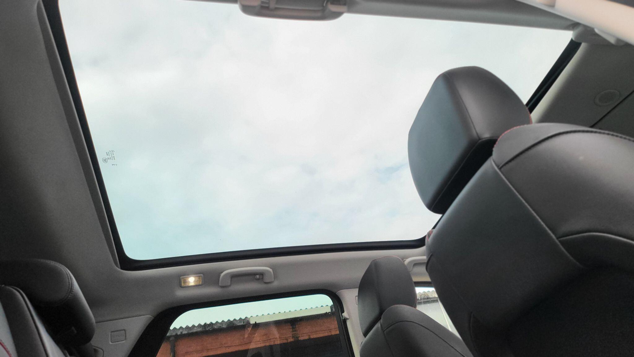 Land Rover Discovery Sport view 41