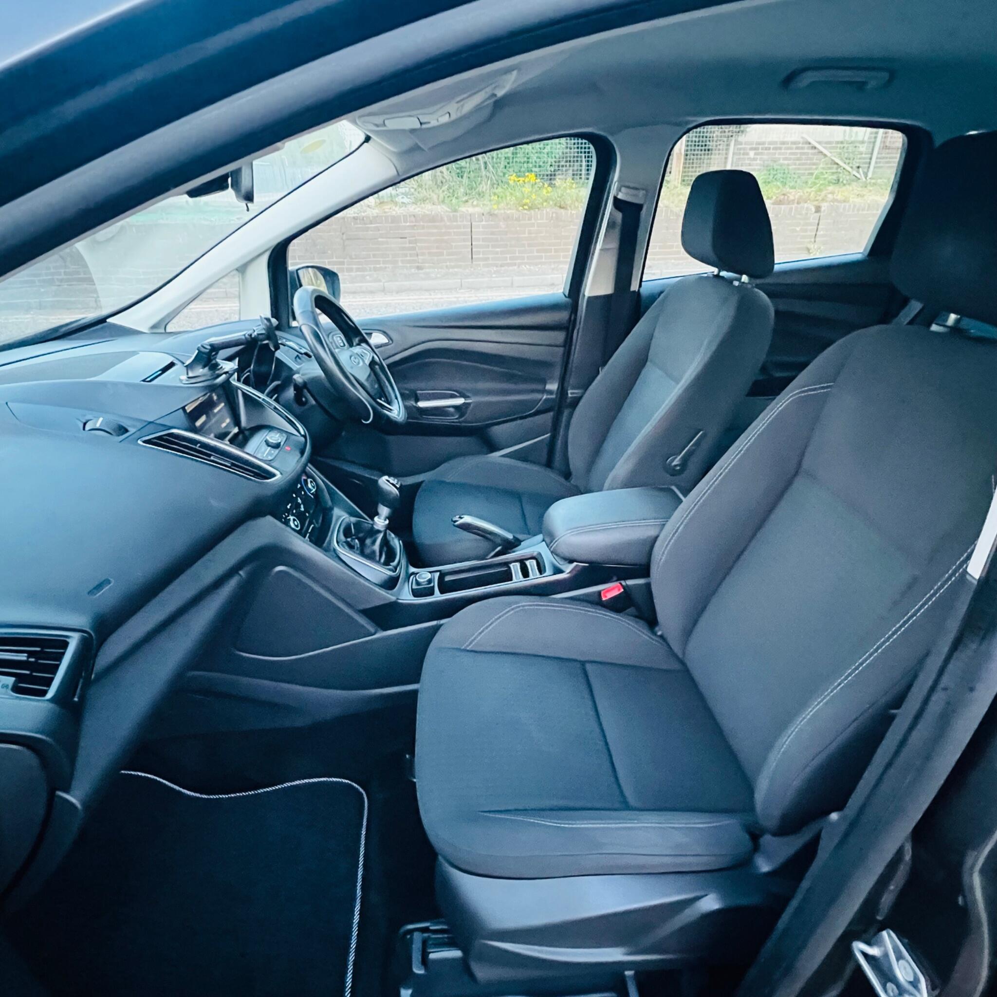 Ford C-Max view 18