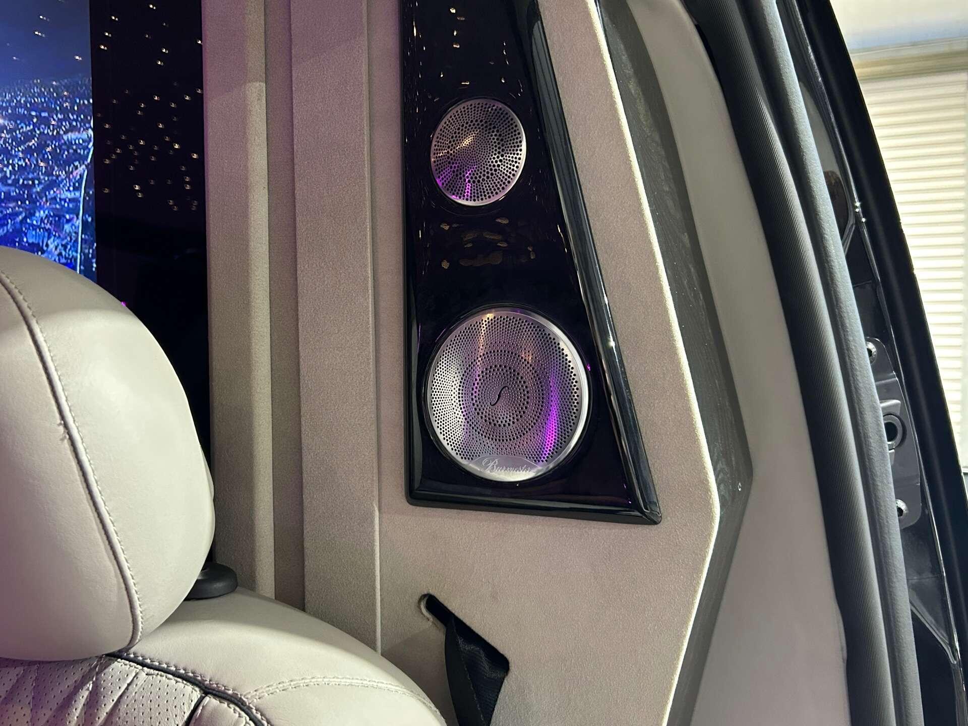 Mercedes-Benz V Class view 30
